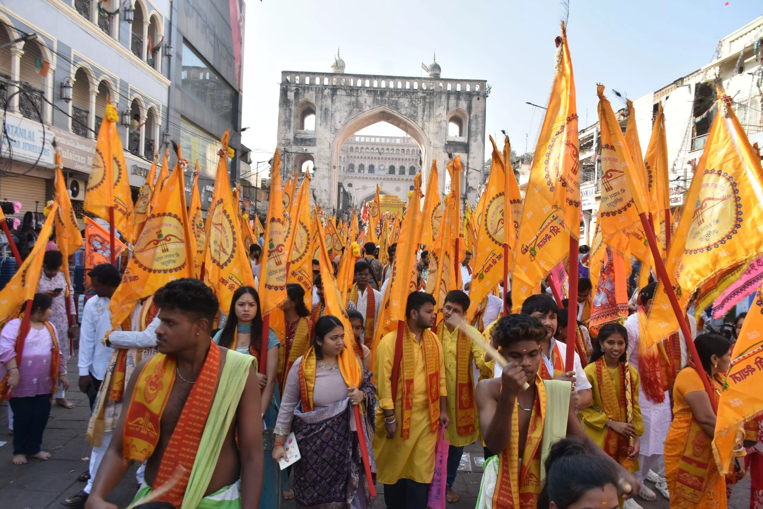 भजनों और निशान के साथ निकली श्री श्याम रथ शोभायात्रा