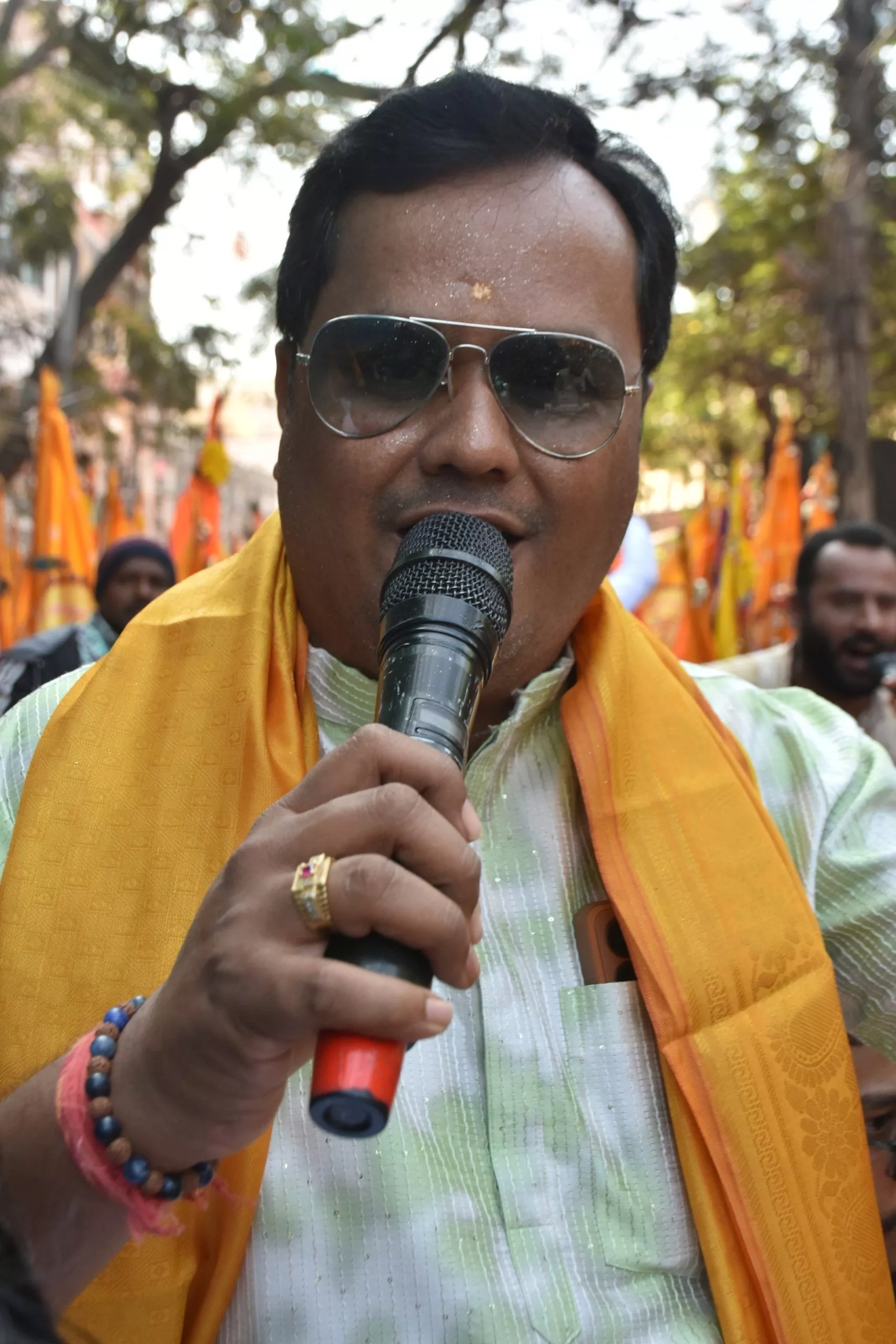 भजनों और निशान के साथ निकली श्री श्याम रथ शोभायात्रा