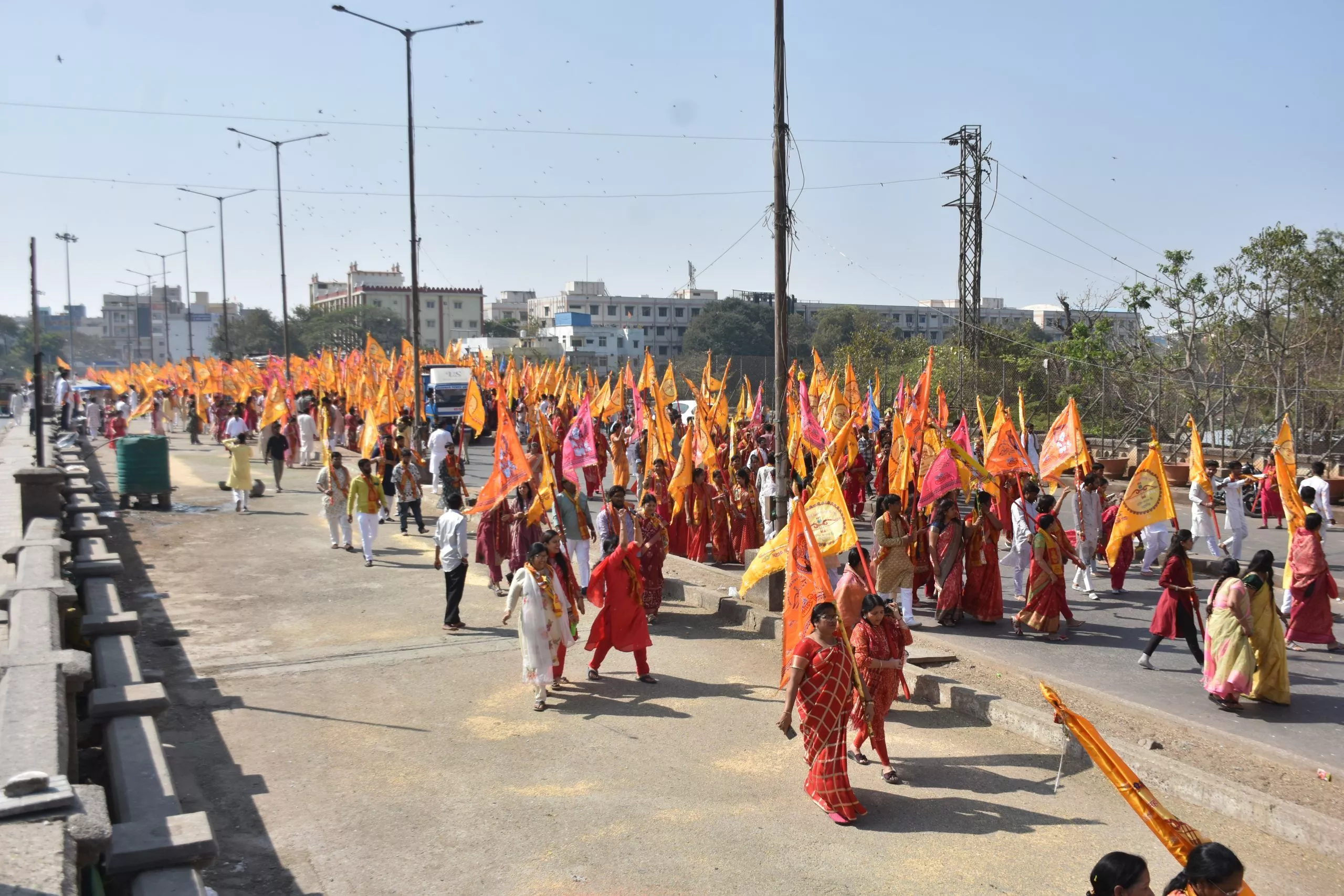 भजनों और निशान के साथ निकली श्री श्याम रथ शोभायात्रा