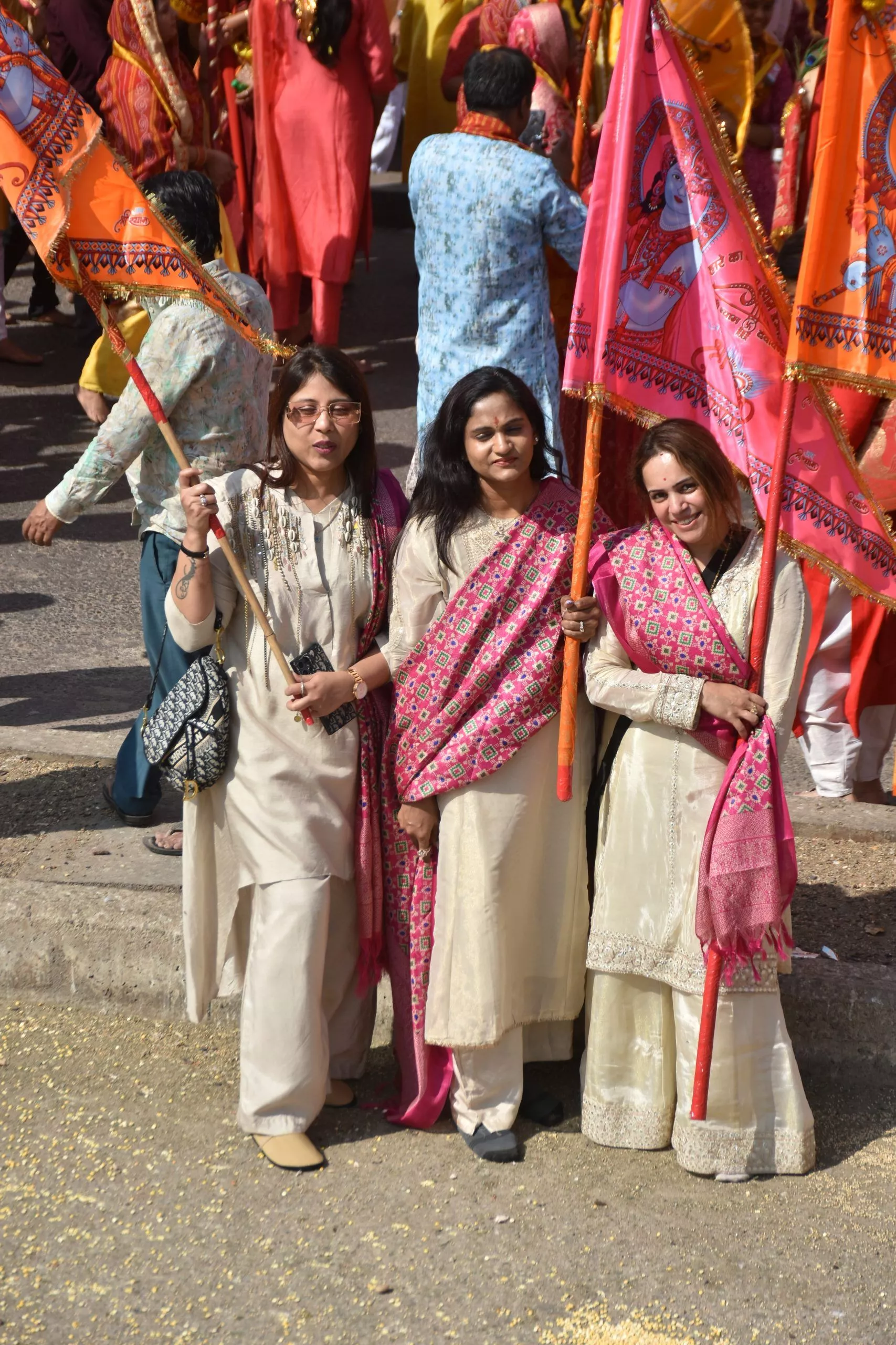 भजनों और निशान के साथ निकली श्री श्याम रथ शोभायात्रा