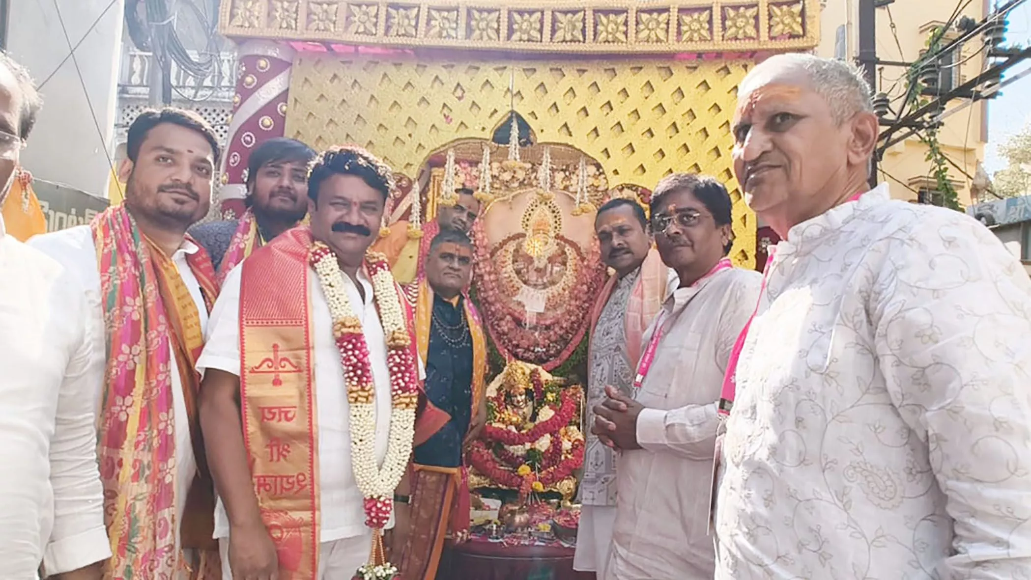 भजनों और निशान के साथ निकली श्री श्याम रथ शोभायात्रा