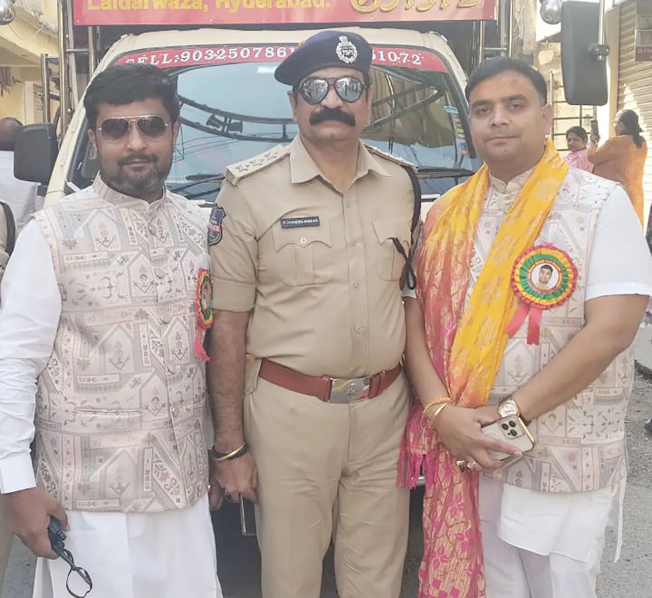 भजनों और निशान के साथ निकली श्री श्याम रथ शोभायात्रा