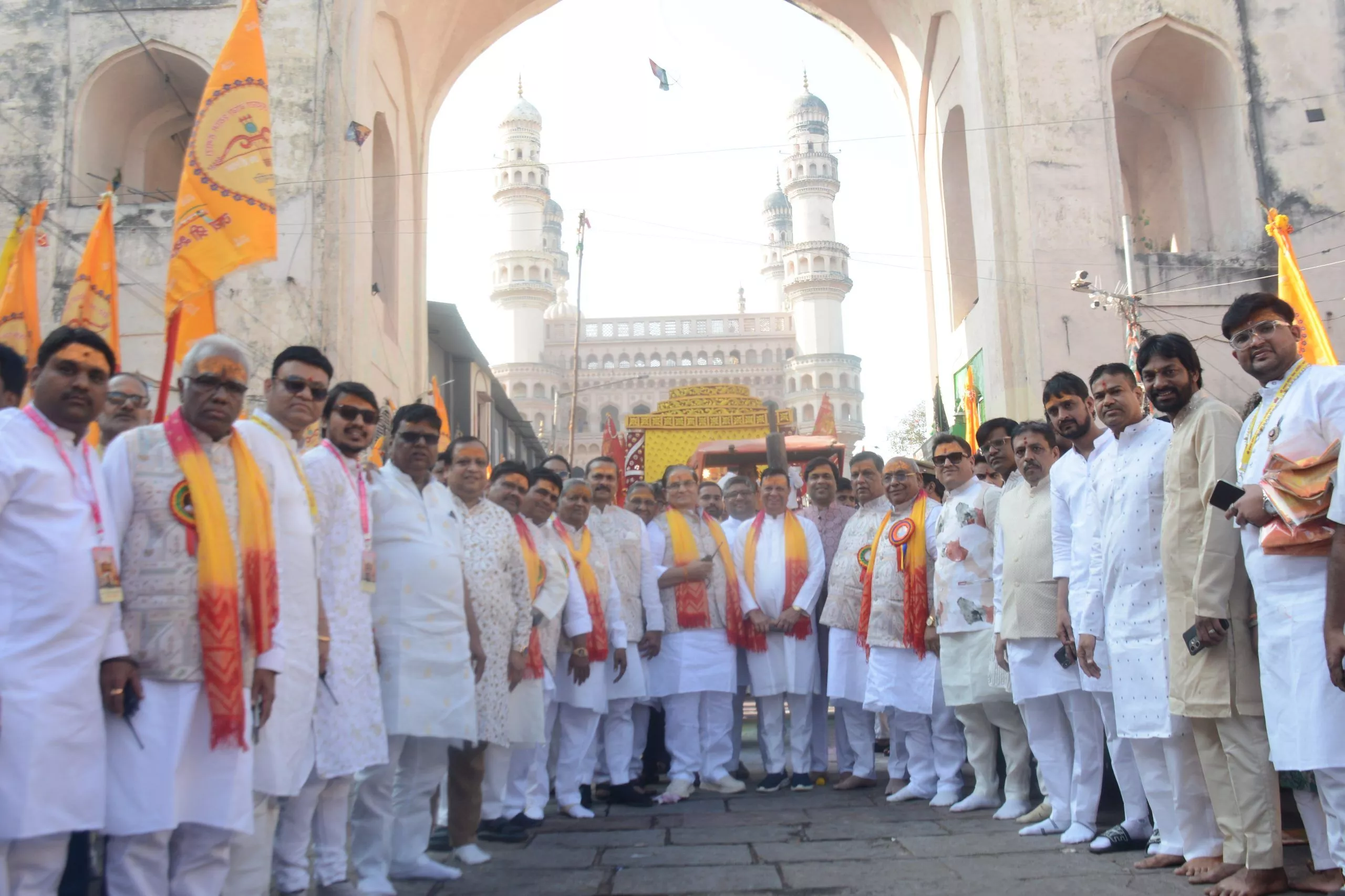 भजनों और निशान के साथ निकली श्री श्याम रथ शोभायात्रा