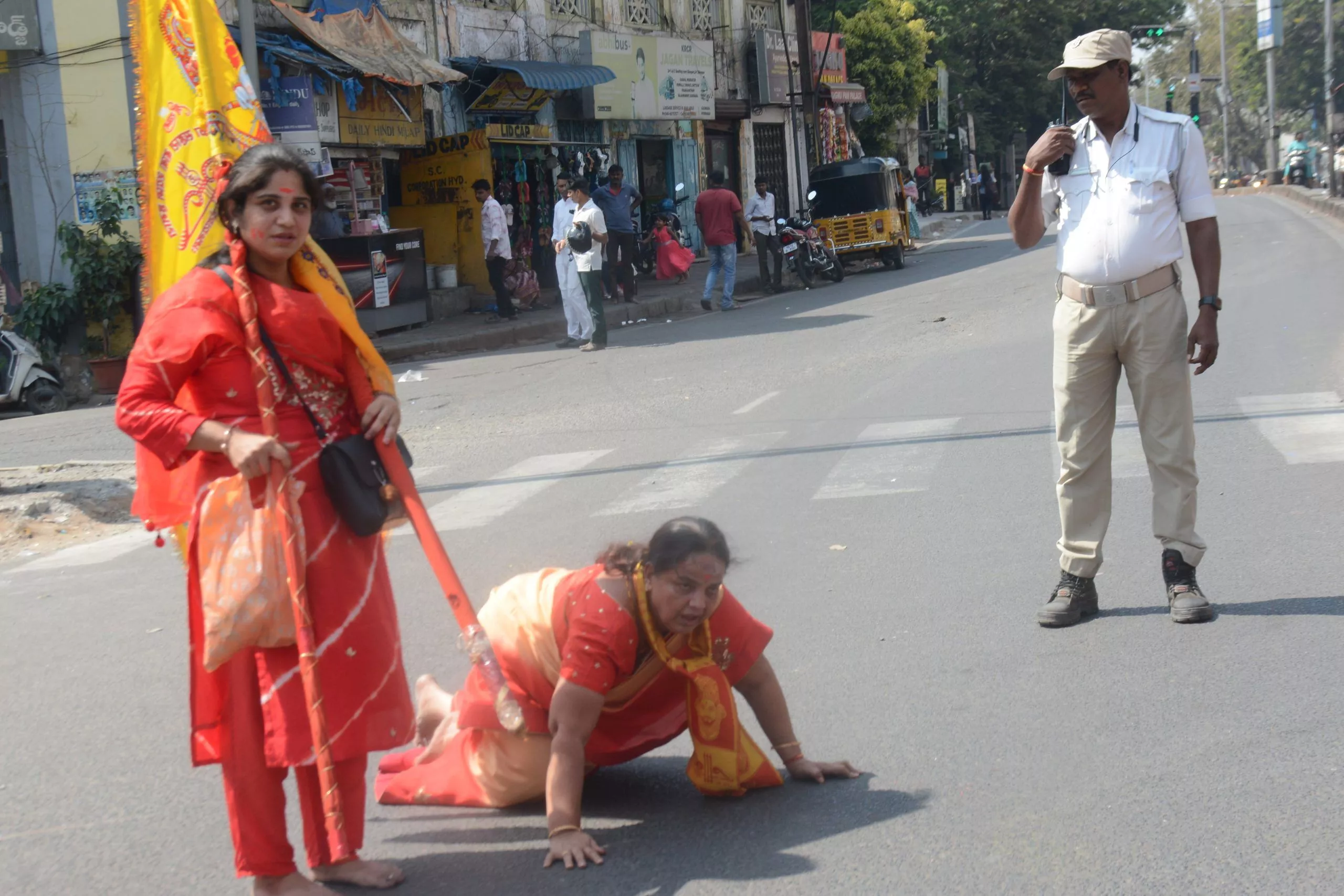 भजनों और निशान के साथ निकली श्री श्याम रथ शोभायात्रा