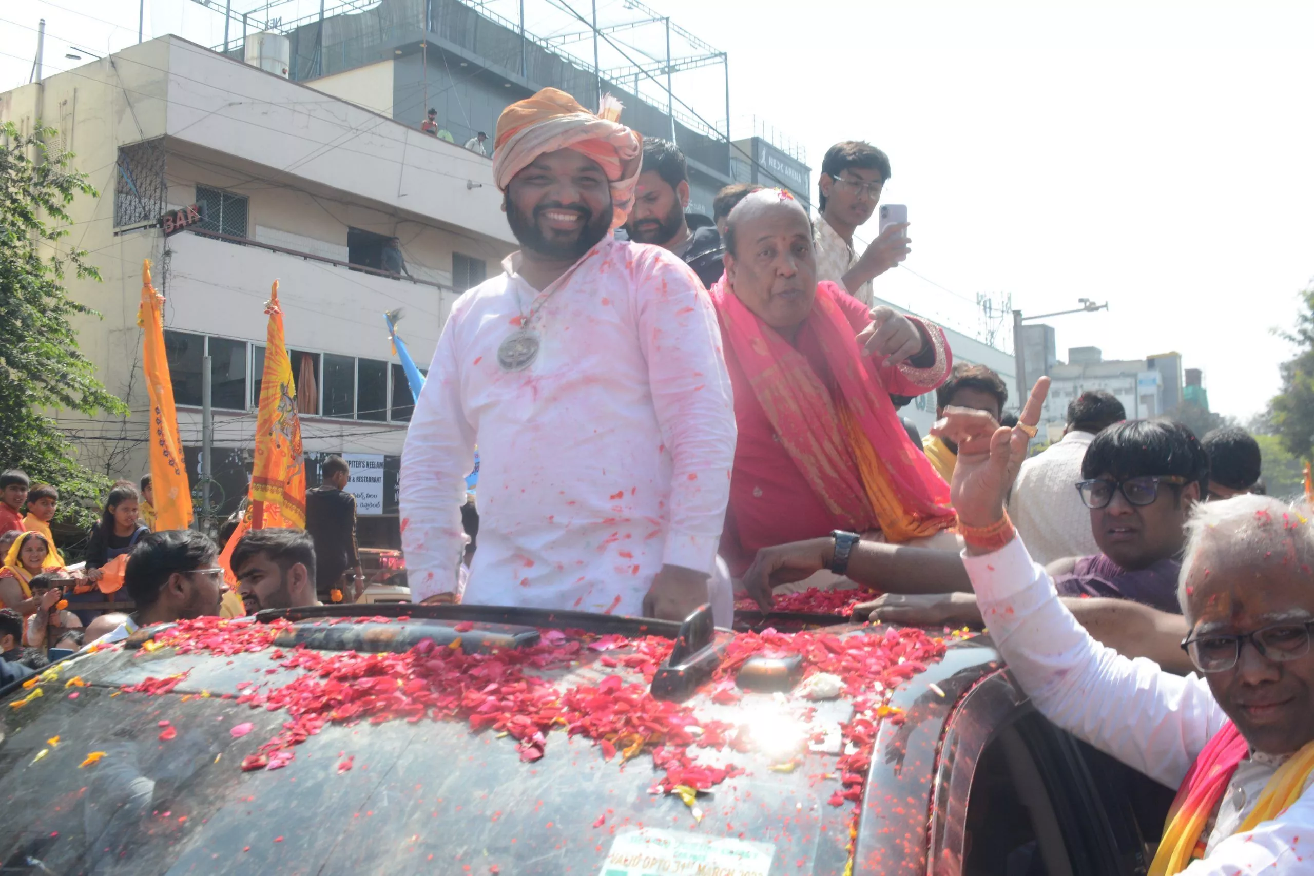 भजनों और निशान के साथ निकली श्री श्याम रथ शोभायात्रा