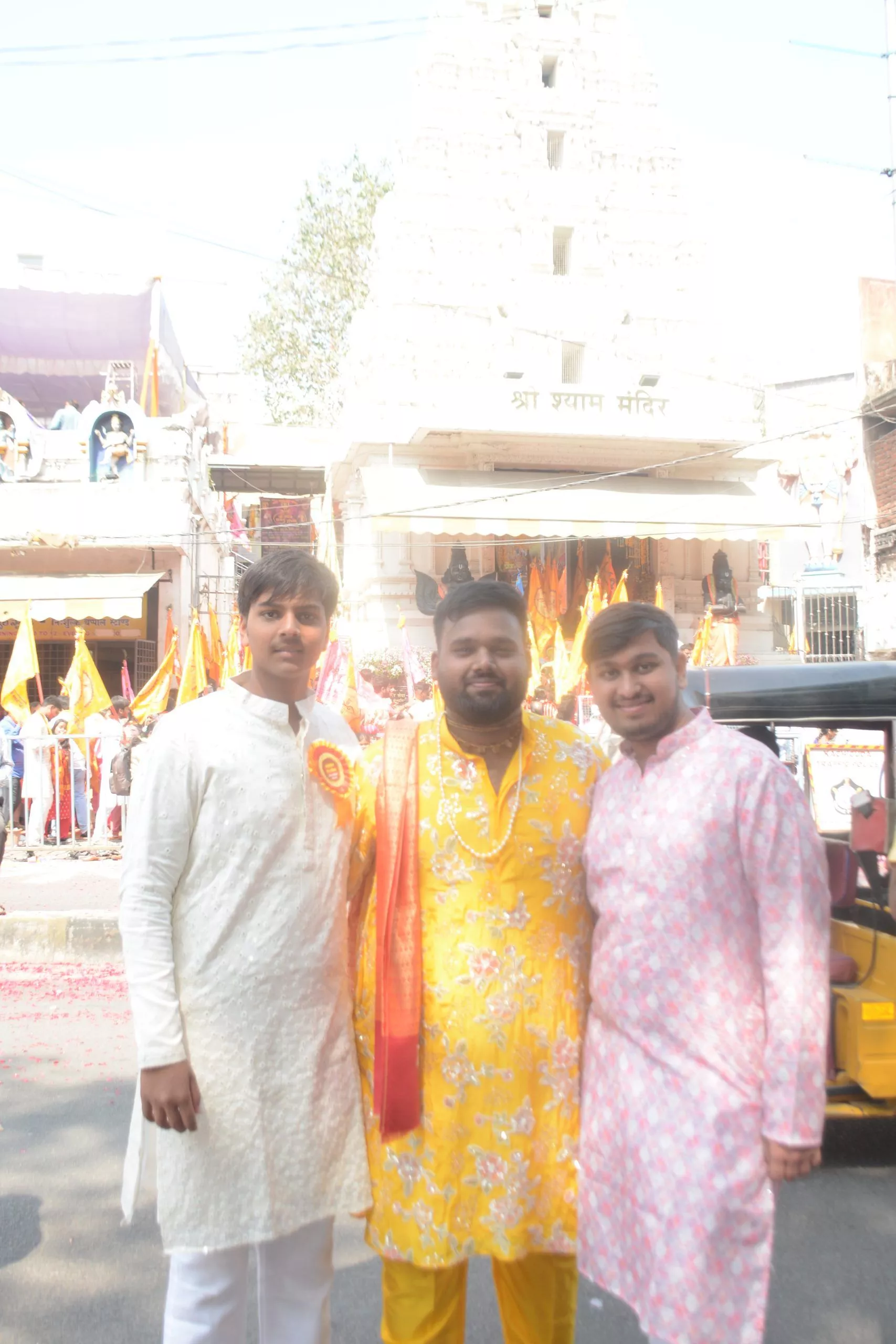 भजनों और निशान के साथ निकली श्री श्याम रथ शोभायात्रा