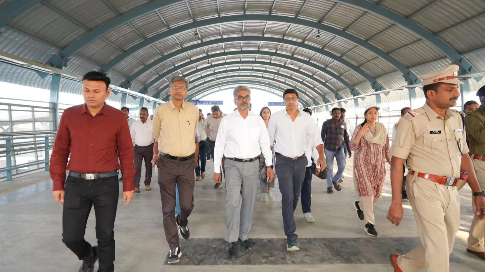 महाप्रबंधक ने परली वैजनाथ मार्ग और स्टेशनों का निरीक्षण किया