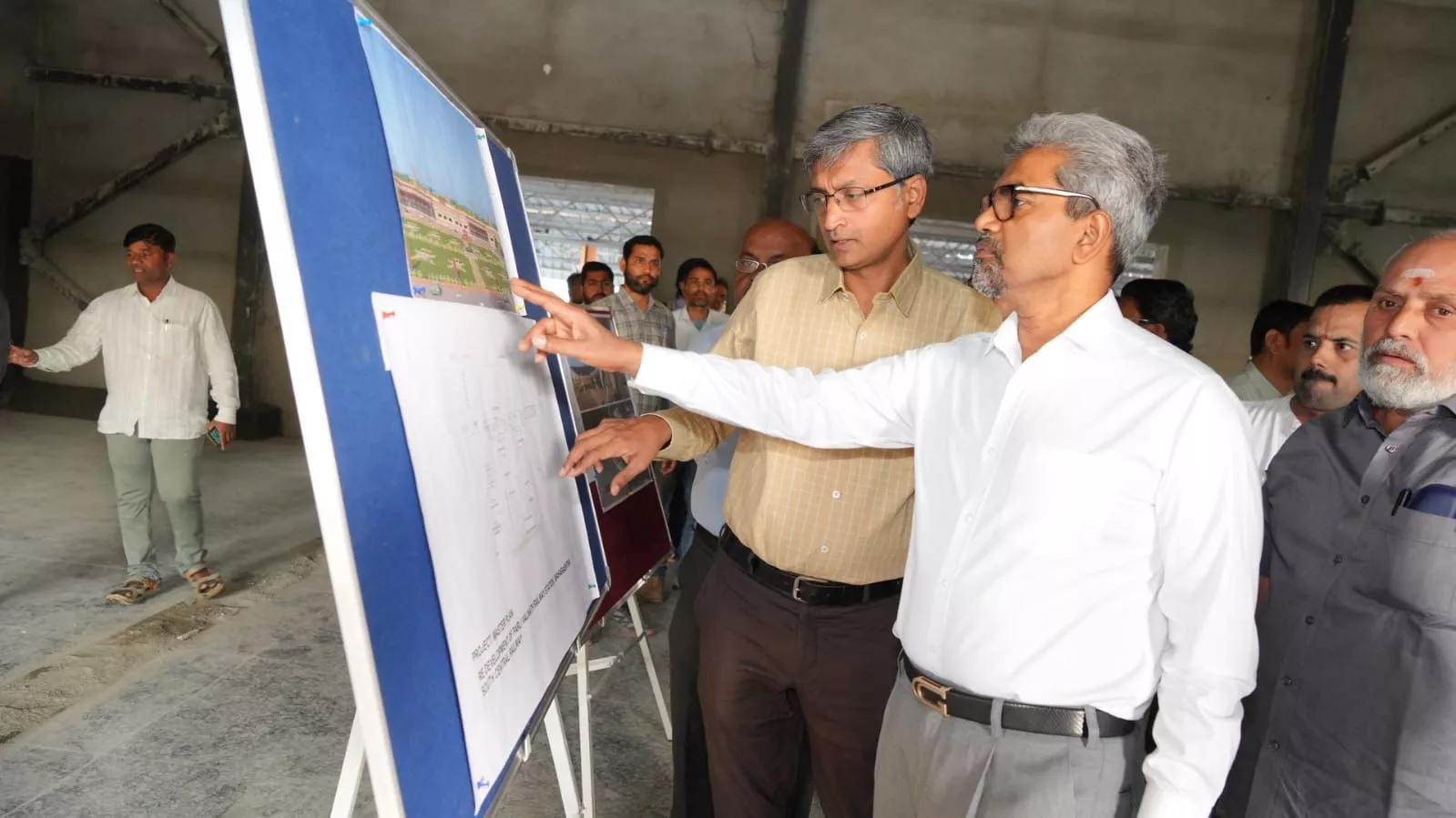 महाप्रबंधक ने परली वैजनाथ मार्ग और स्टेशनों का निरीक्षण किया