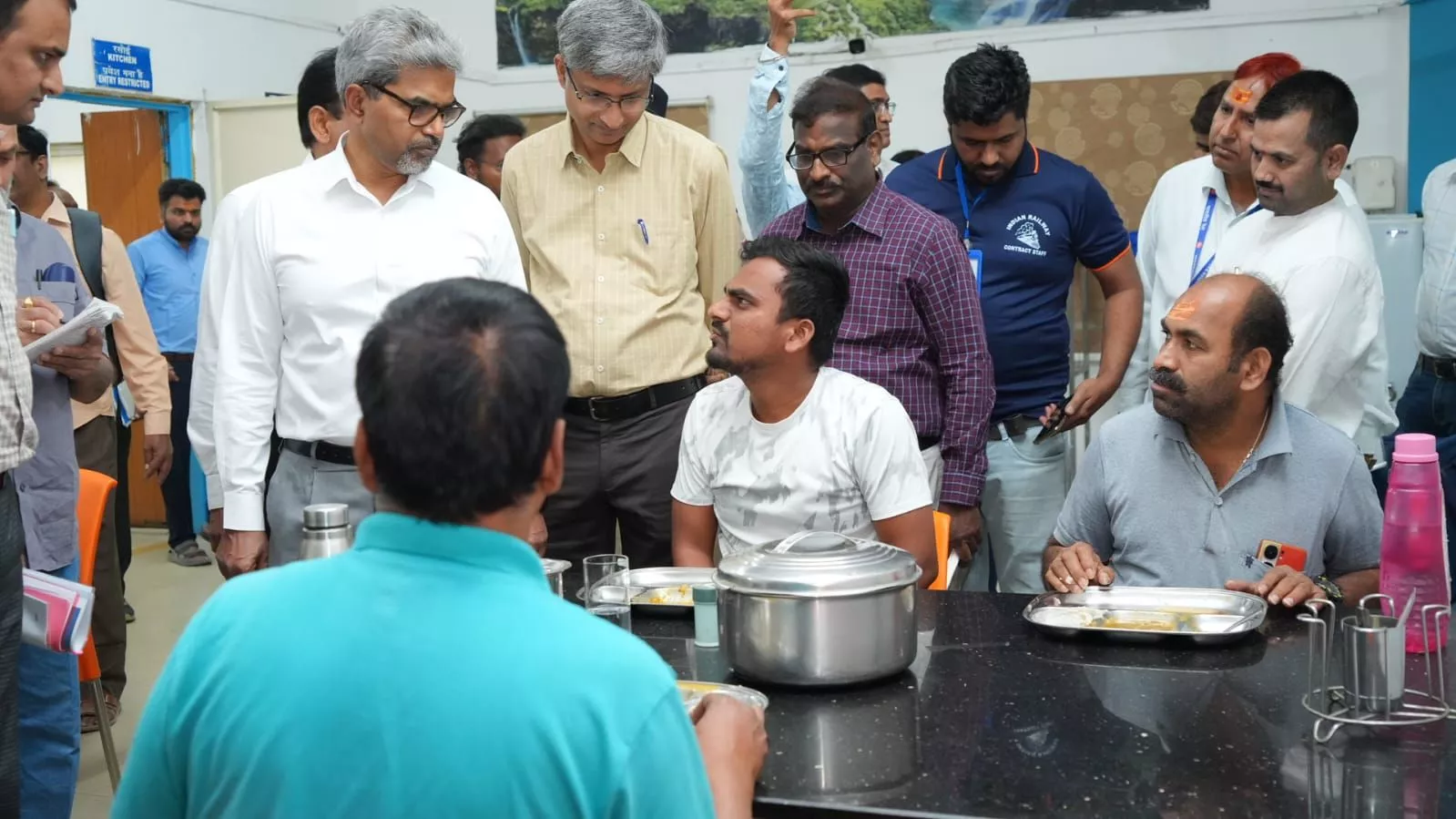 महाप्रबंधक ने परली वैजनाथ मार्ग और स्टेशनों का निरीक्षण किया