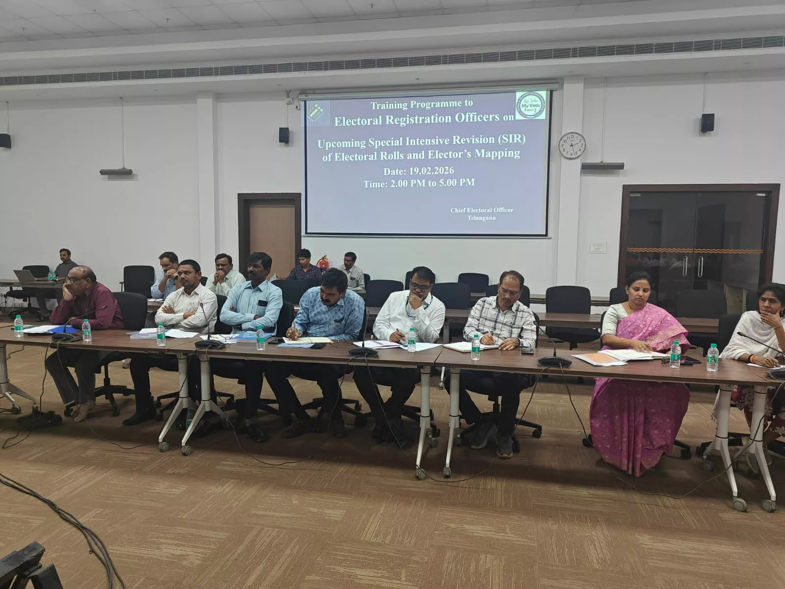 ईआरओ प्रशिक्षण कार्यक्रम में अधिकारी भाग लेते हुए