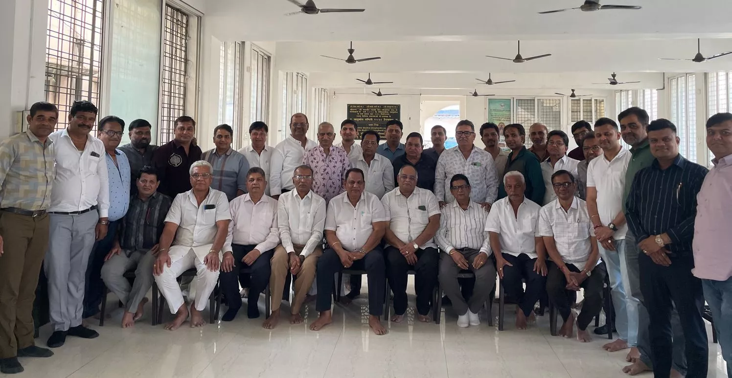 श्री महावीर जैन संघ की चातुर्मास बैठक का दृश्य