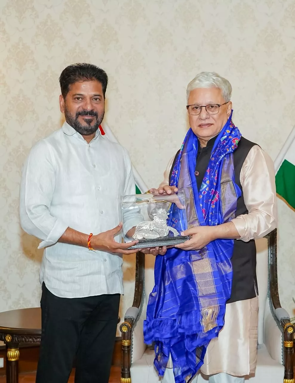 रेवंत रेड्डी और जिष्णु देव वर्मा की लोक भवन में मुलाकात