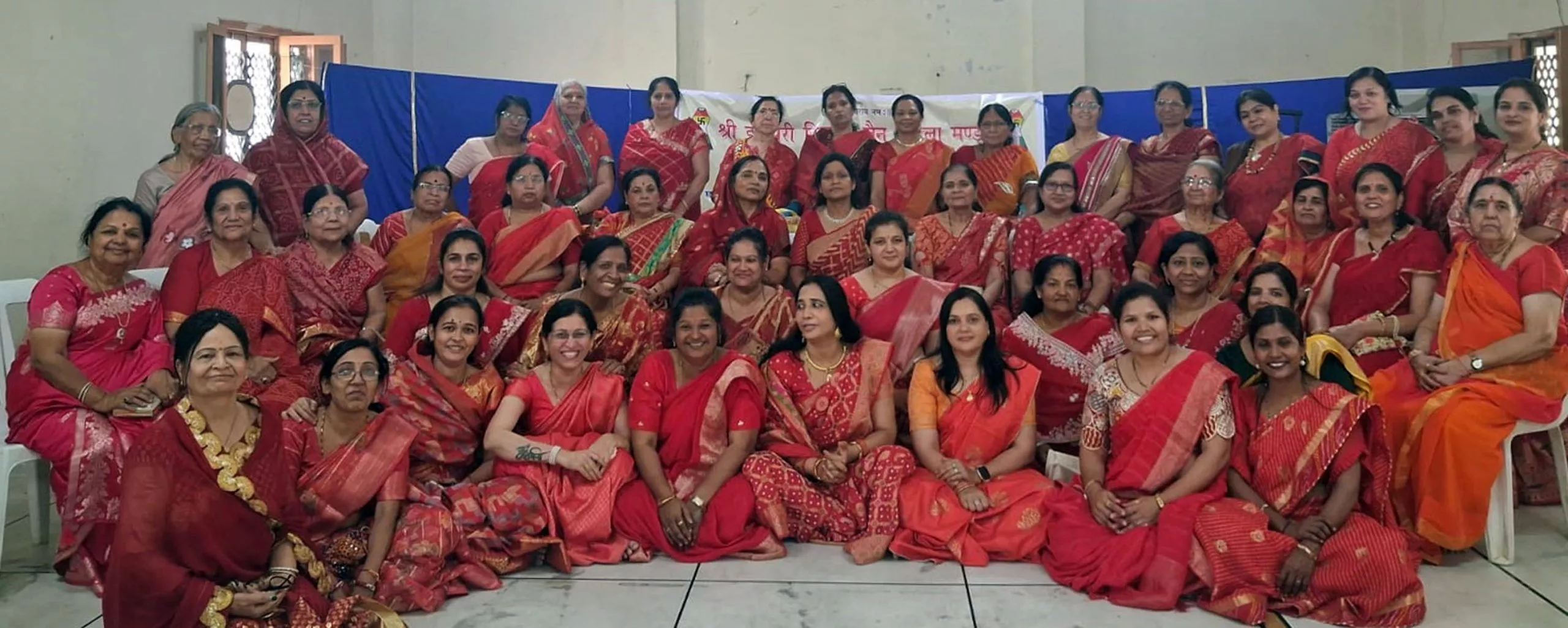 दिगंबर जैन महिला मंडल की आदिनाथ जयंती पूजा का दृश्य