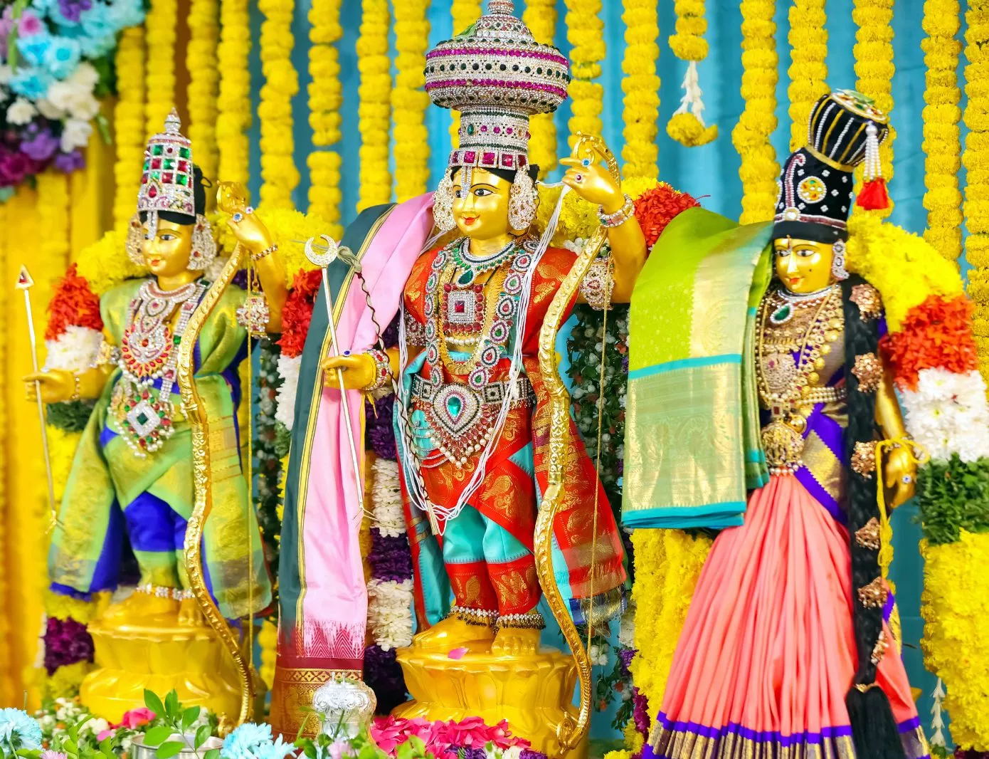 हरे कृष्ण मंदिर में श्रीराम नवमी उत्सव का दृश्य