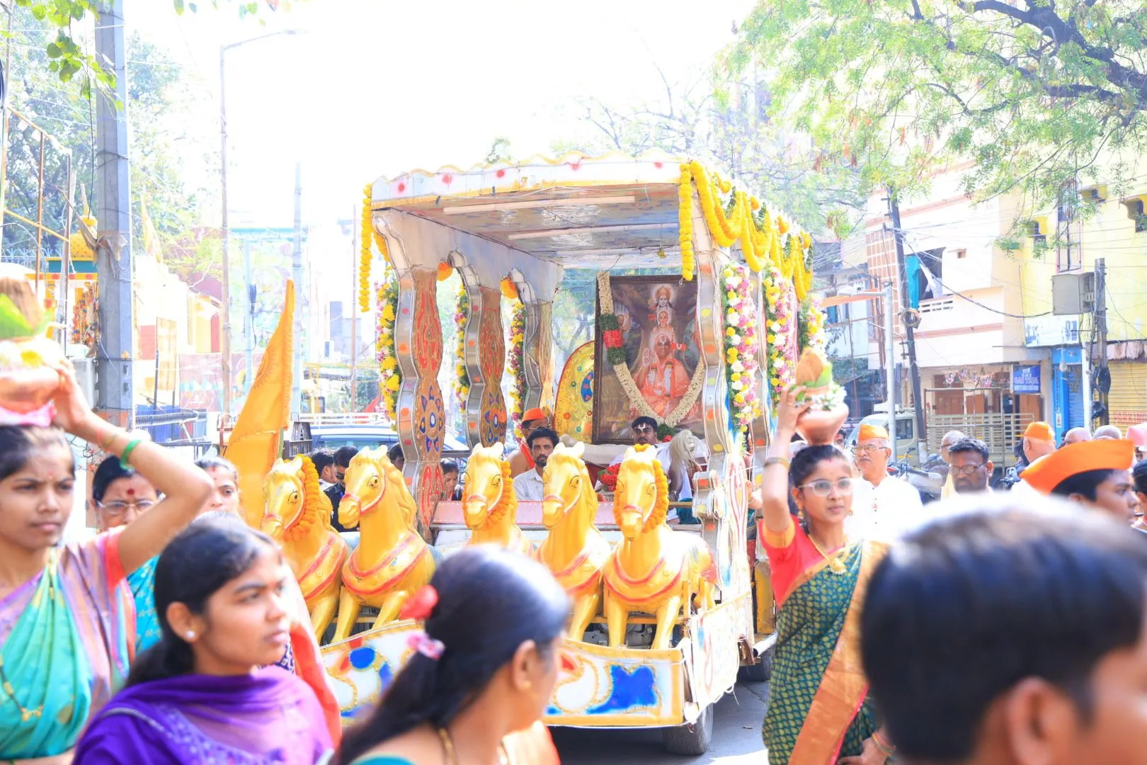 हैदराबाद में नरेन्द्राचार्यजी की पादुका शोभायात्रा