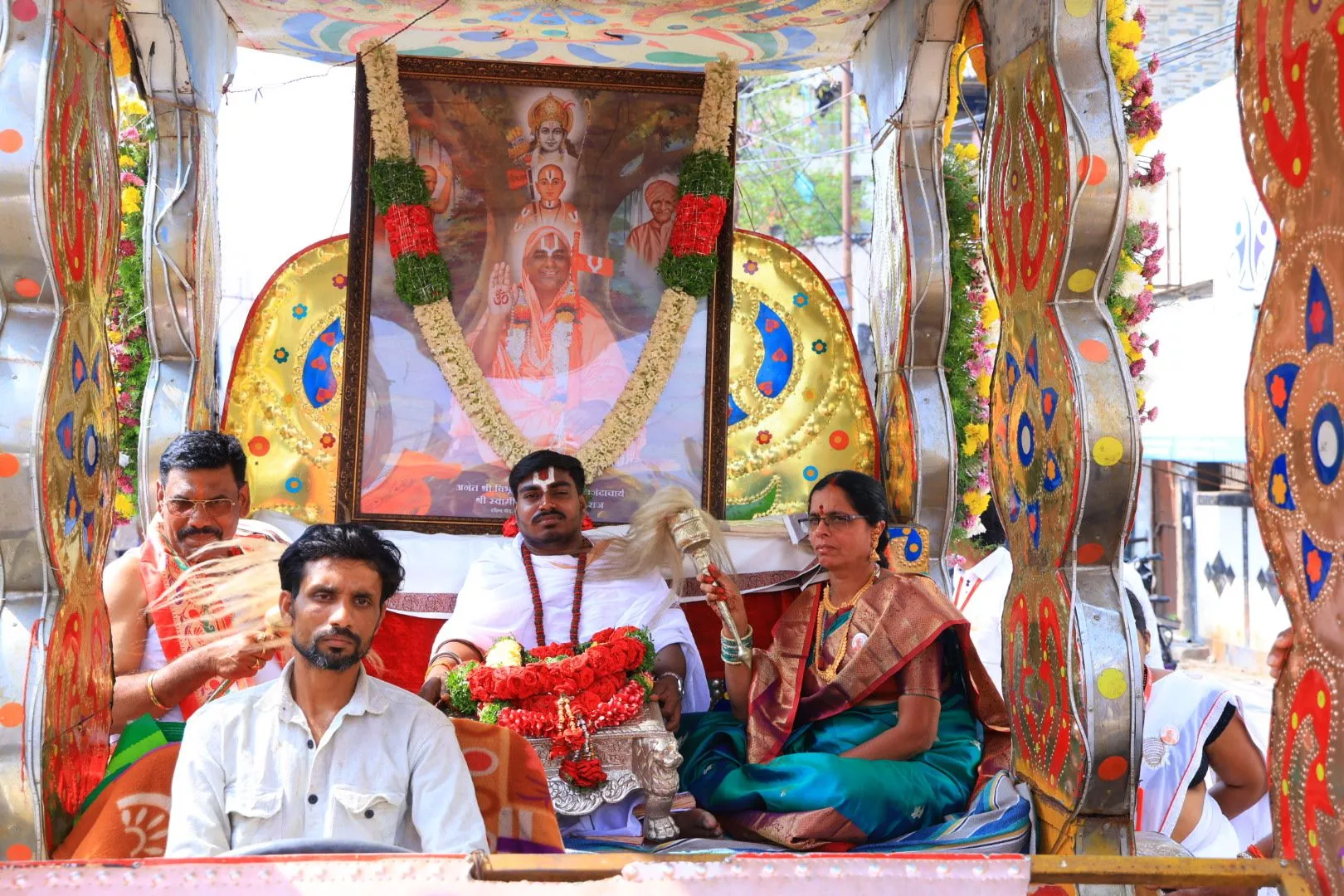 हैदराबाद में नरेन्द्राचार्यजी की पादुका शोभायात्रा