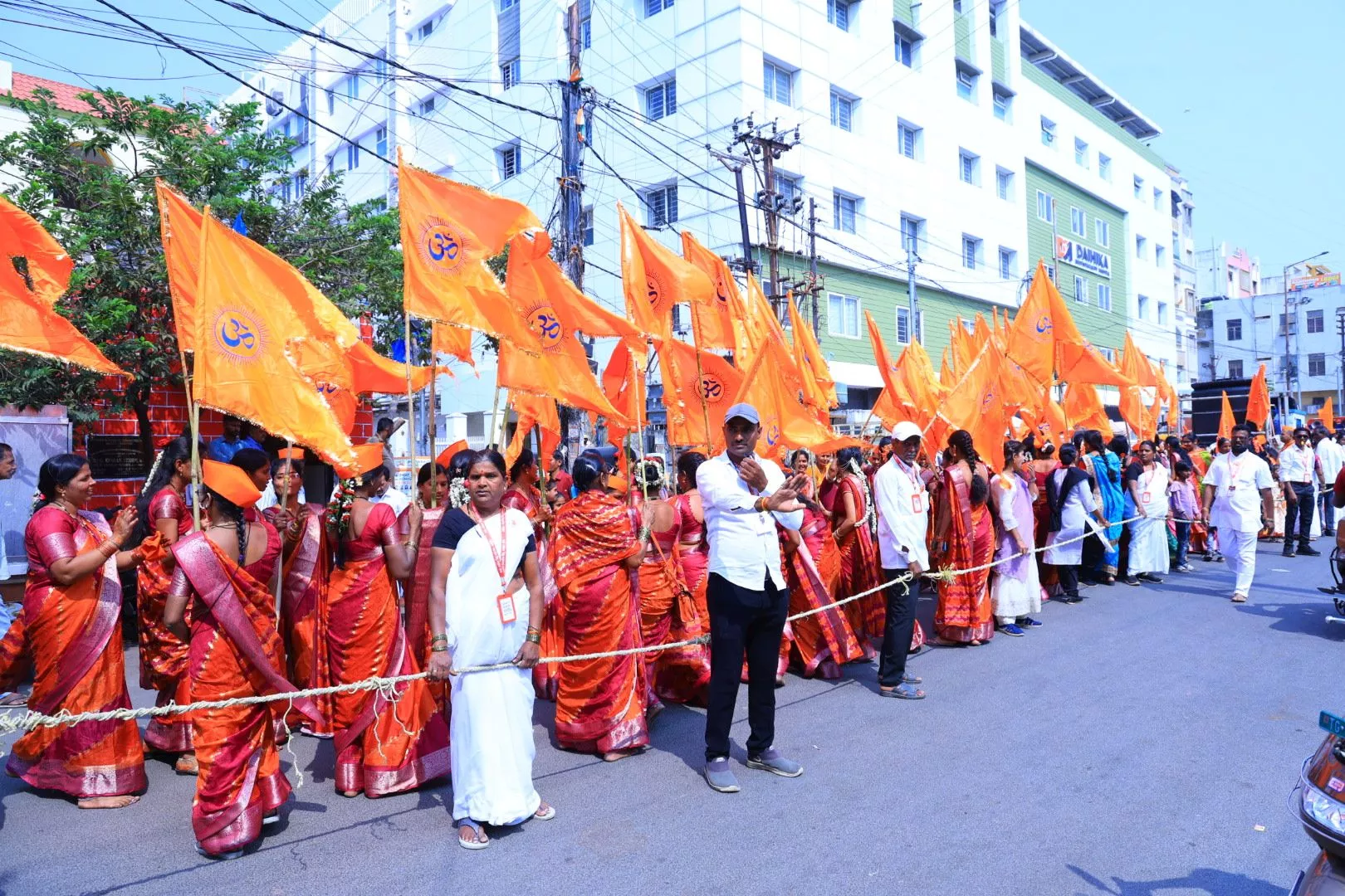 हैदराबाद में नरेन्द्राचार्यजी की पादुका शोभायात्रा