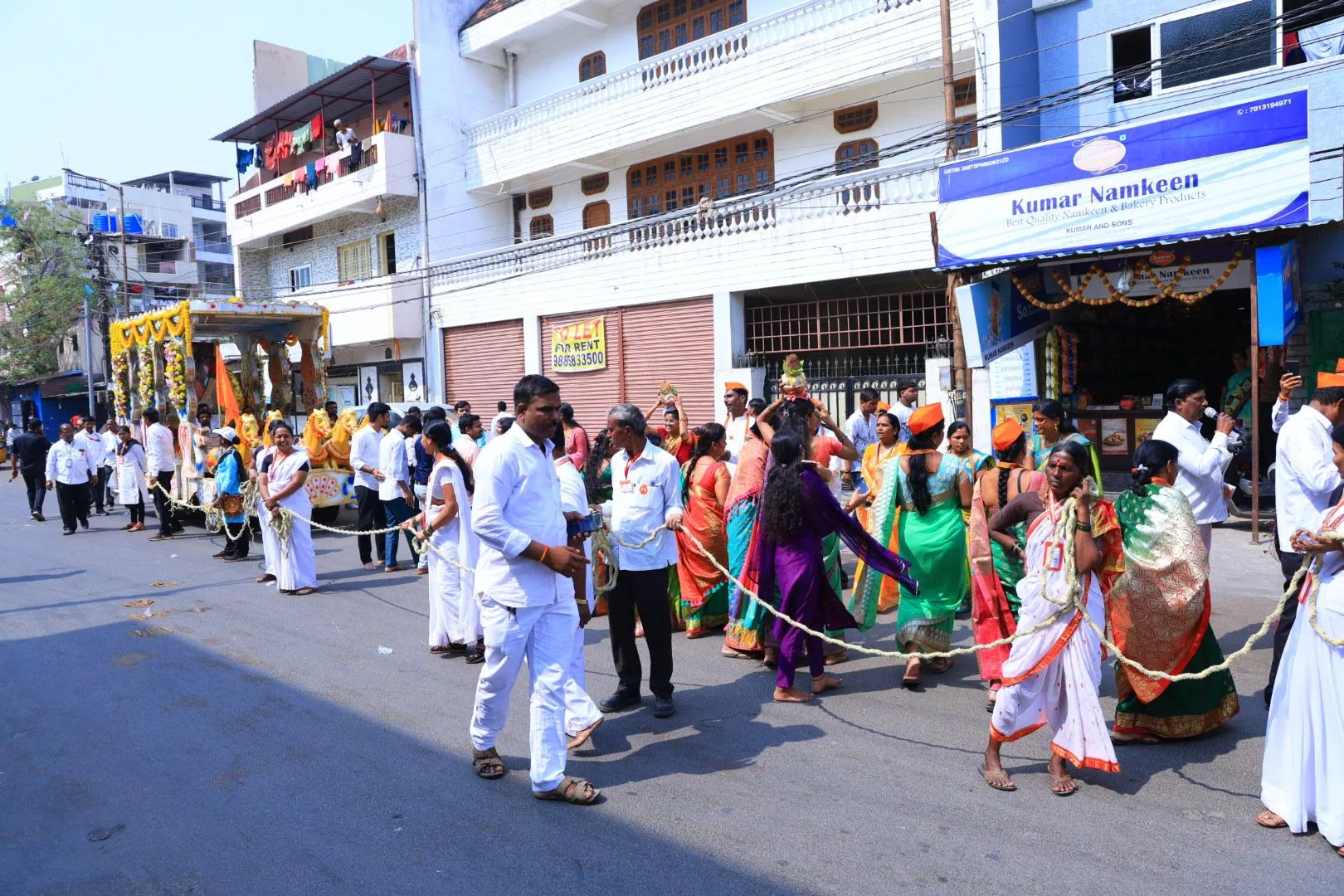 हैदराबाद में नरेन्द्राचार्यजी की पादुका शोभायात्रा