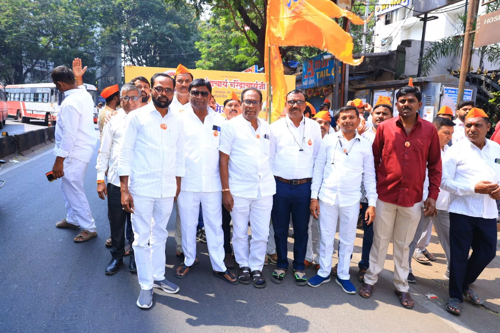 हैदराबाद में नरेन्द्राचार्यजी की पादुका शोभायात्रा