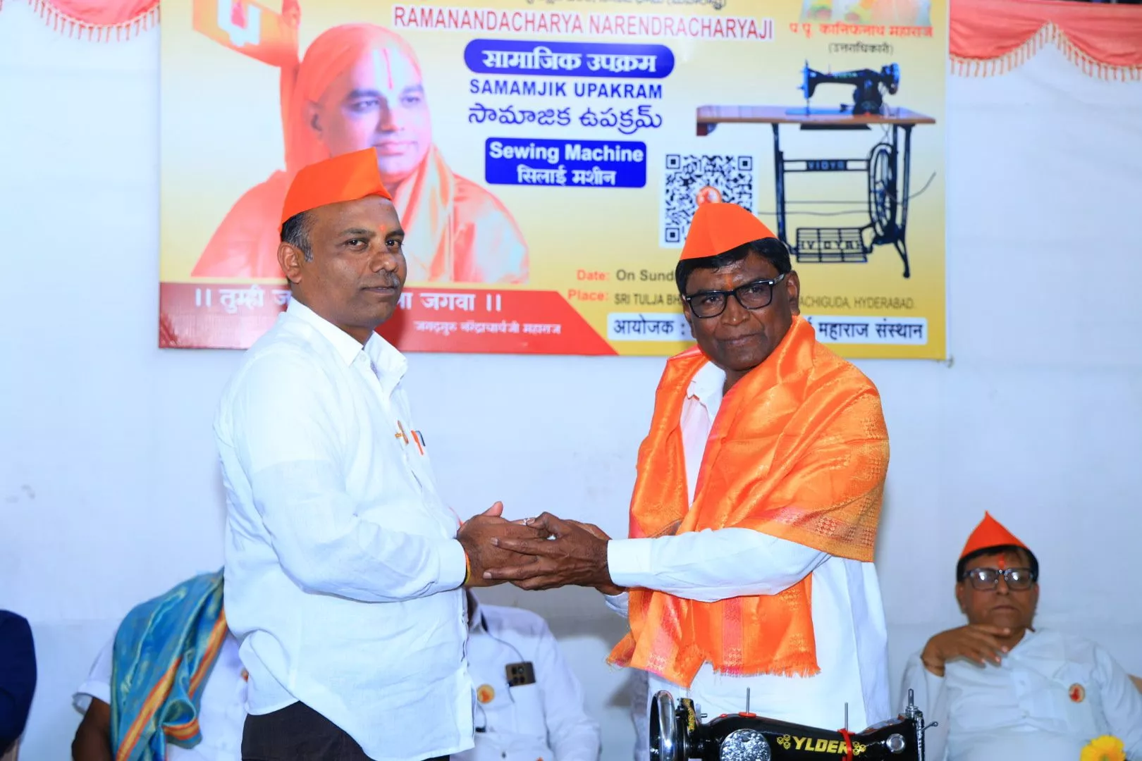 हैदराबाद में नरेन्द्राचार्यजी की पादुका शोभायात्रा