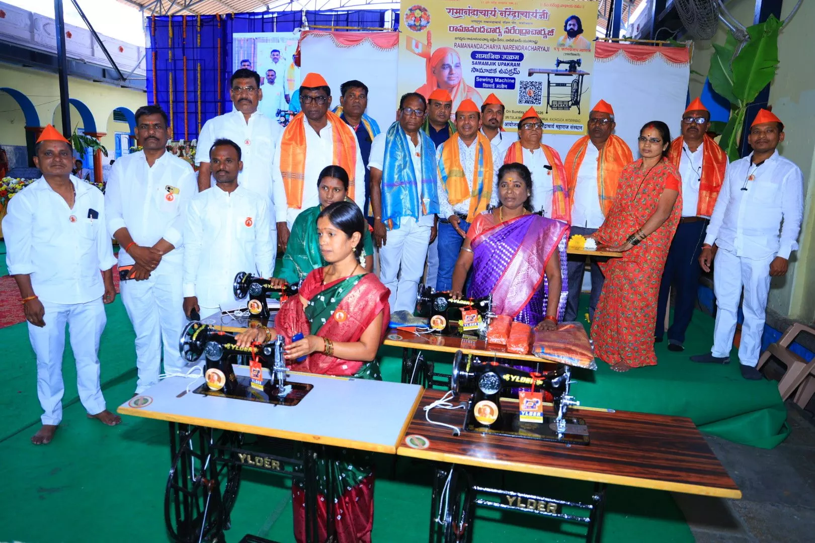 हैदराबाद में नरेन्द्राचार्यजी की पादुका शोभायात्रा