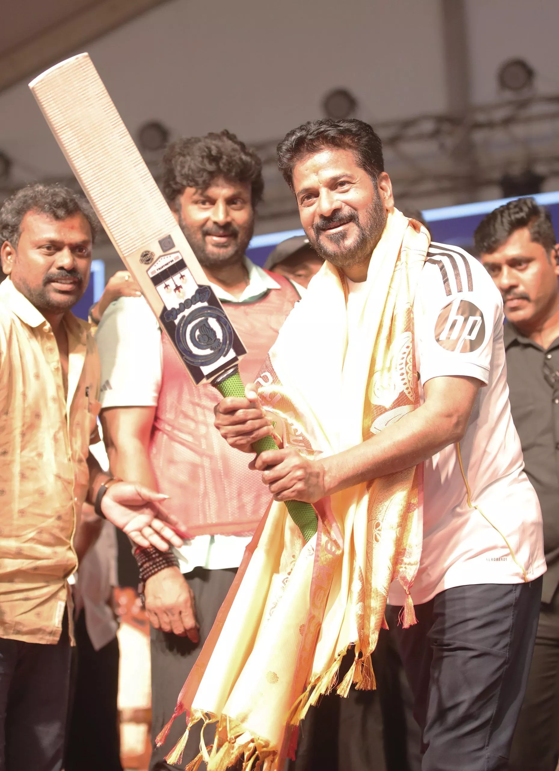 मुख्यमंत्री रेवंत रेड्डी खेल प्रतियोगिता का उद्घाटन करते हुए