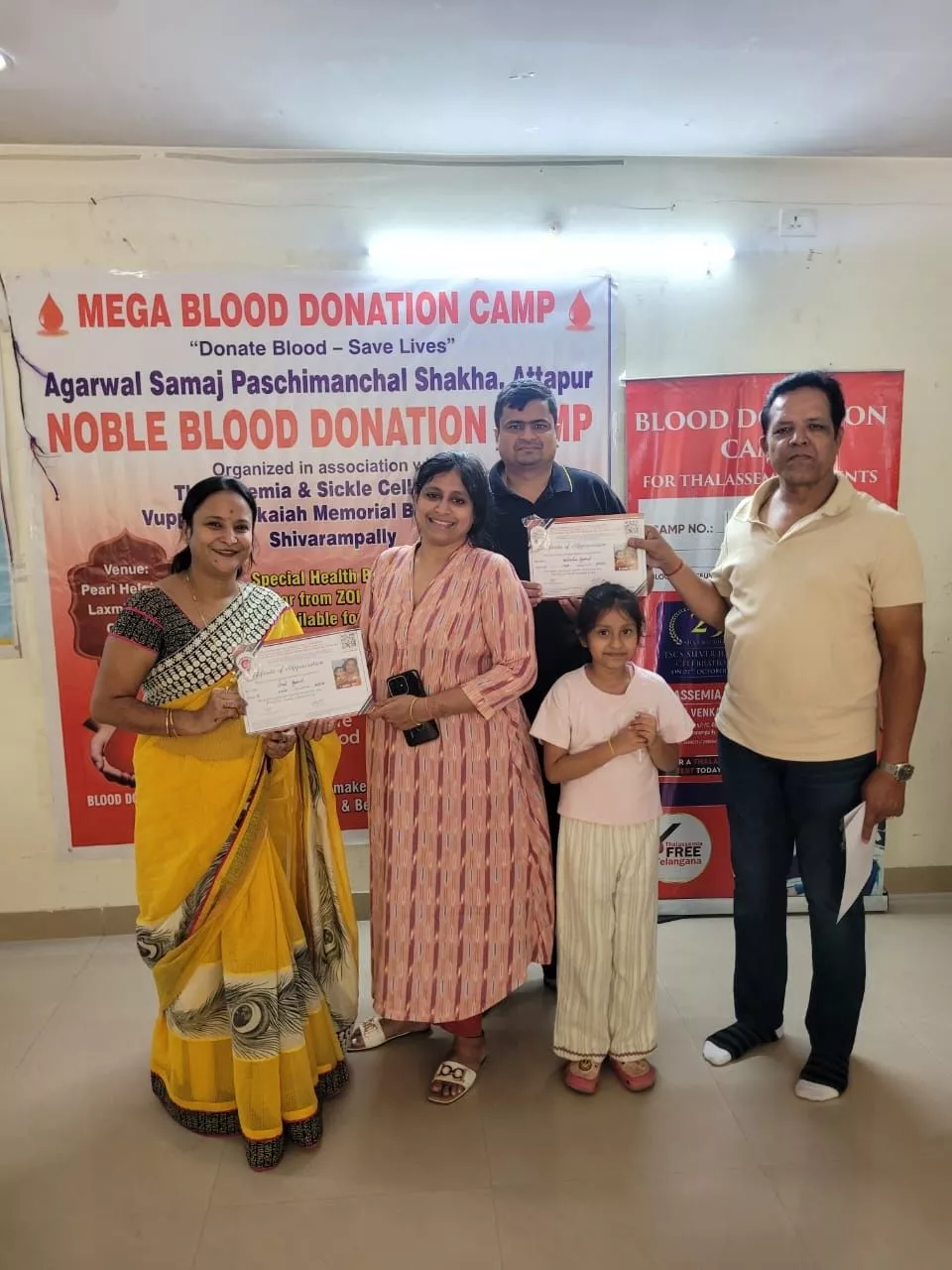 अत्तापुर में रक्तदान करते समाज के सदस्य