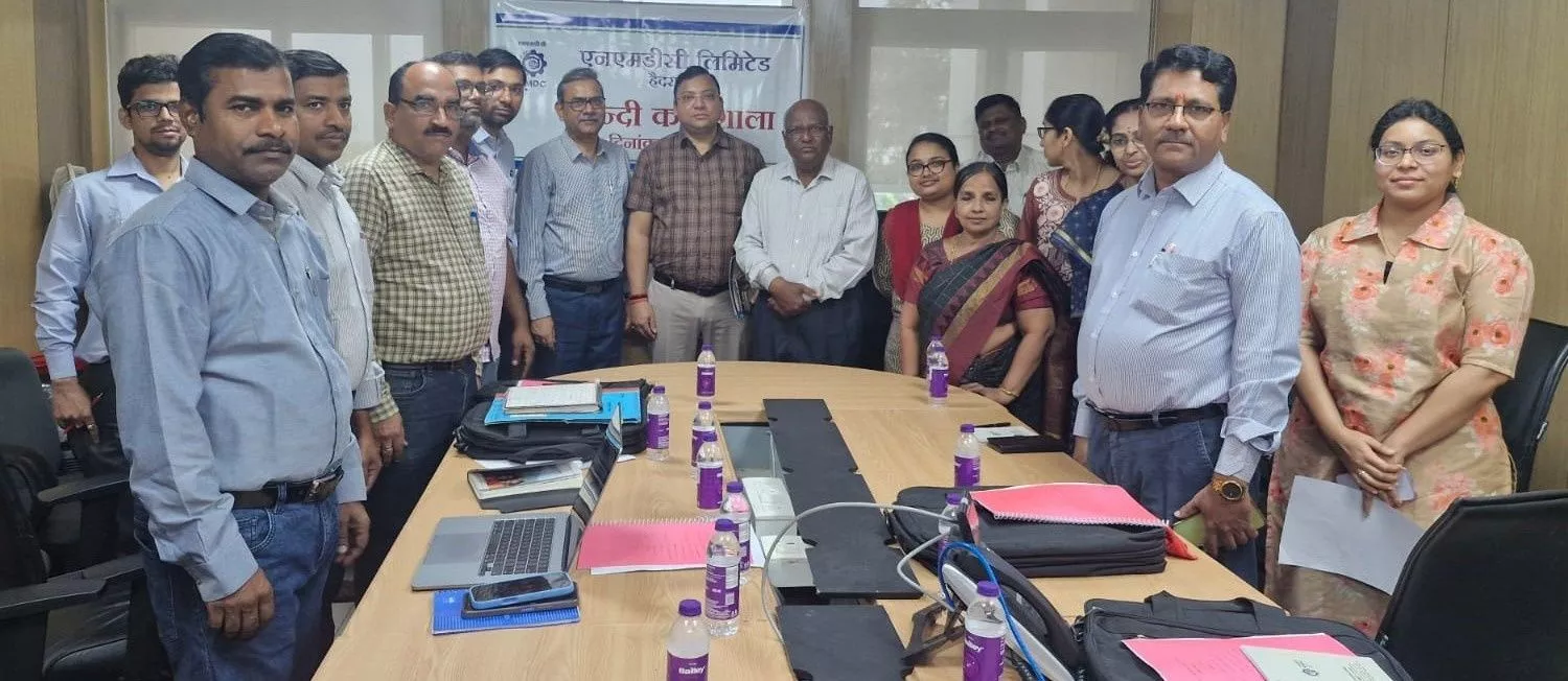 सुधांशु वर्मा द्वारा एनएमडीसी हिन्दी कार्यशाला का उद्घाटन