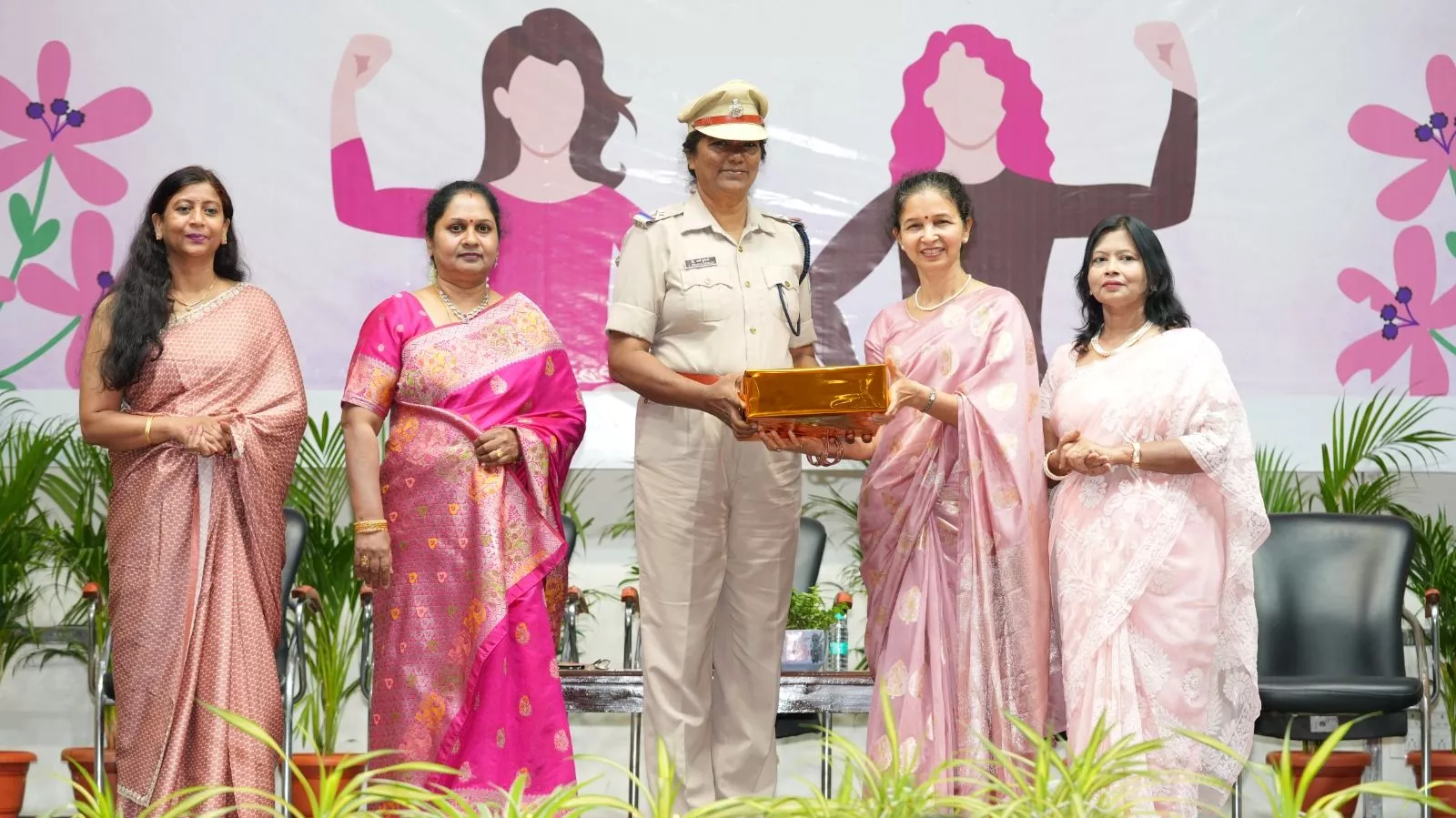 एससीआरडब्ल्यूडब्ल्यूओ ने महिला कर्मचारियों को पुरस्कार दिए