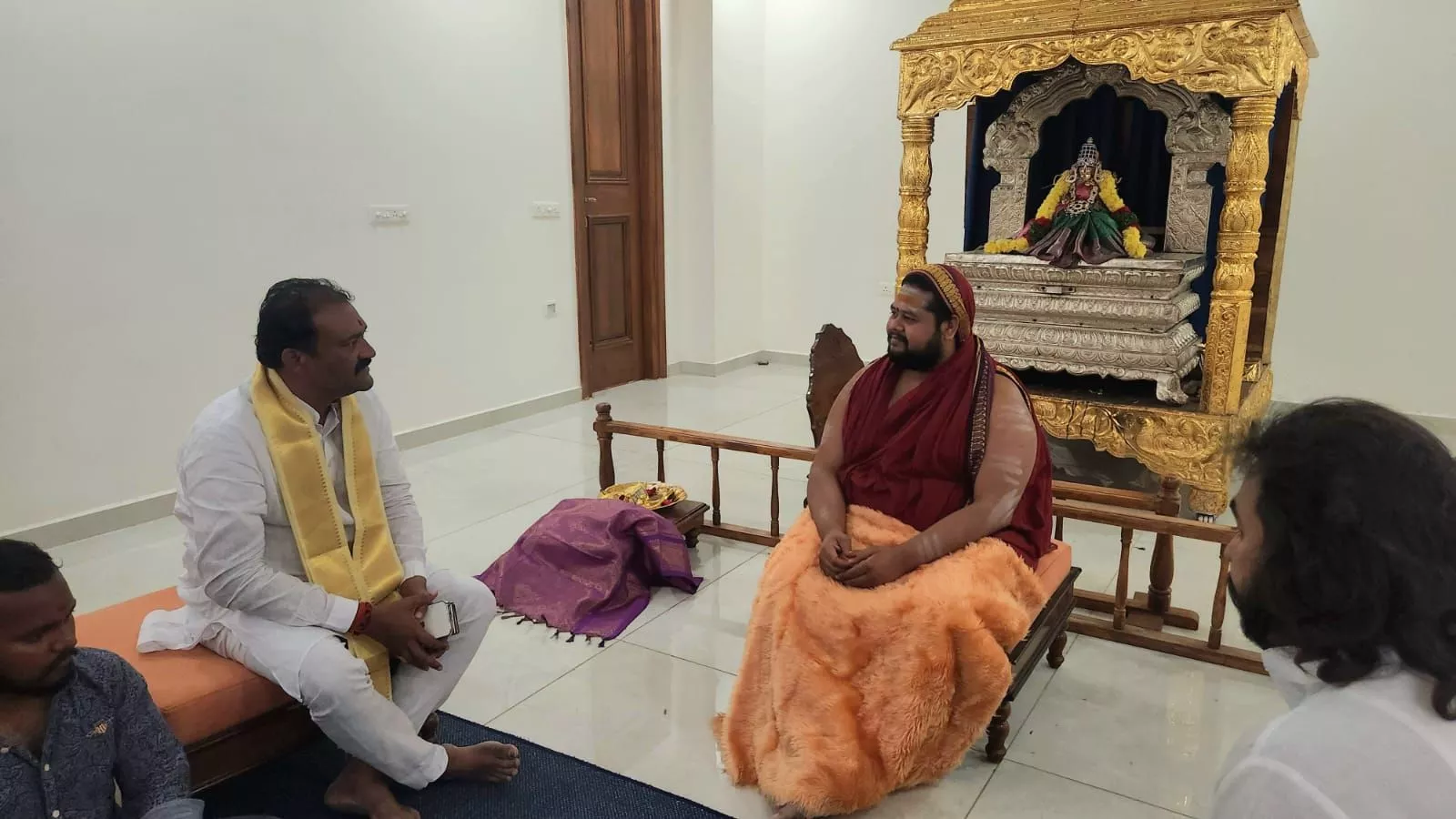 शारदा पीठम पहुंचे विहिप और बजरंग दल नेता