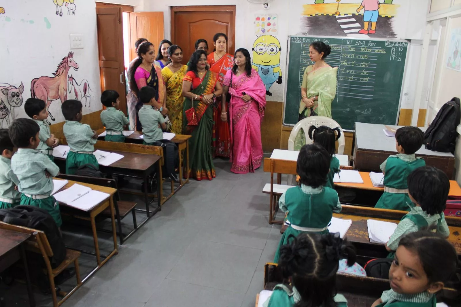 वंदना श्रीवास्तव ने रेलवे कल्याण सुविधाओं का दौरा किया