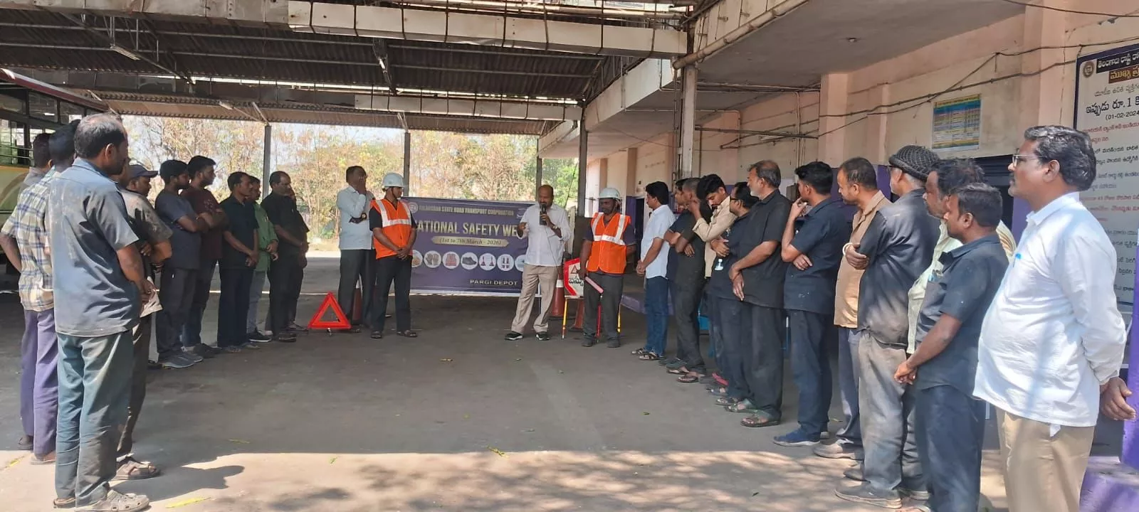 टीजीएसआरटीसी कर्मचारी राष्ट्रीय सुरक्षा सप्ताह में