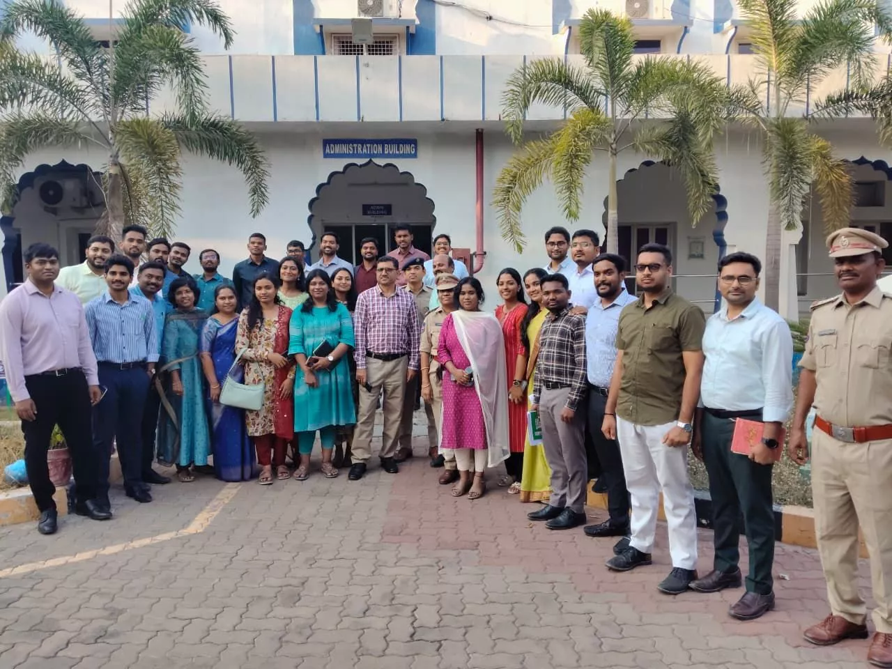 आबकारी भवन में नए उप-जिलाधीशों को विभागीय जानकारी