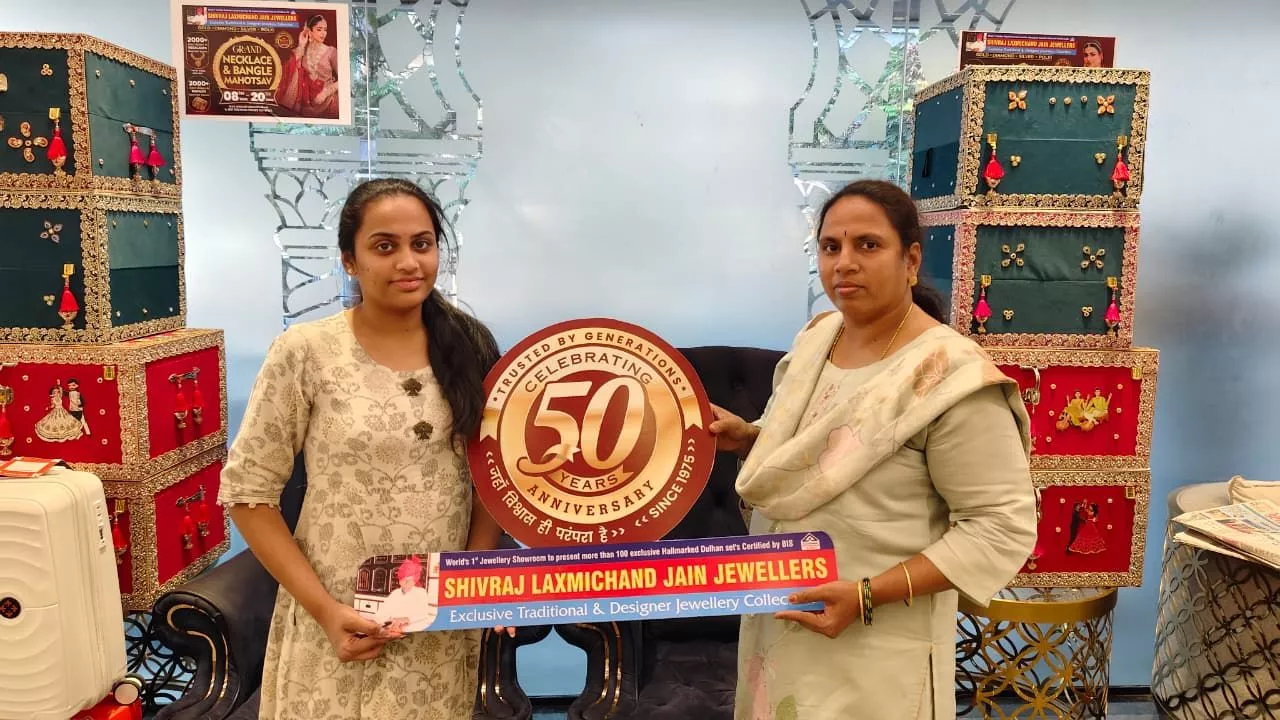 शिवराज लक्ष्मीचंद जैन ज्वेलर्स में महोत्सव का रोमांचक दृश्य