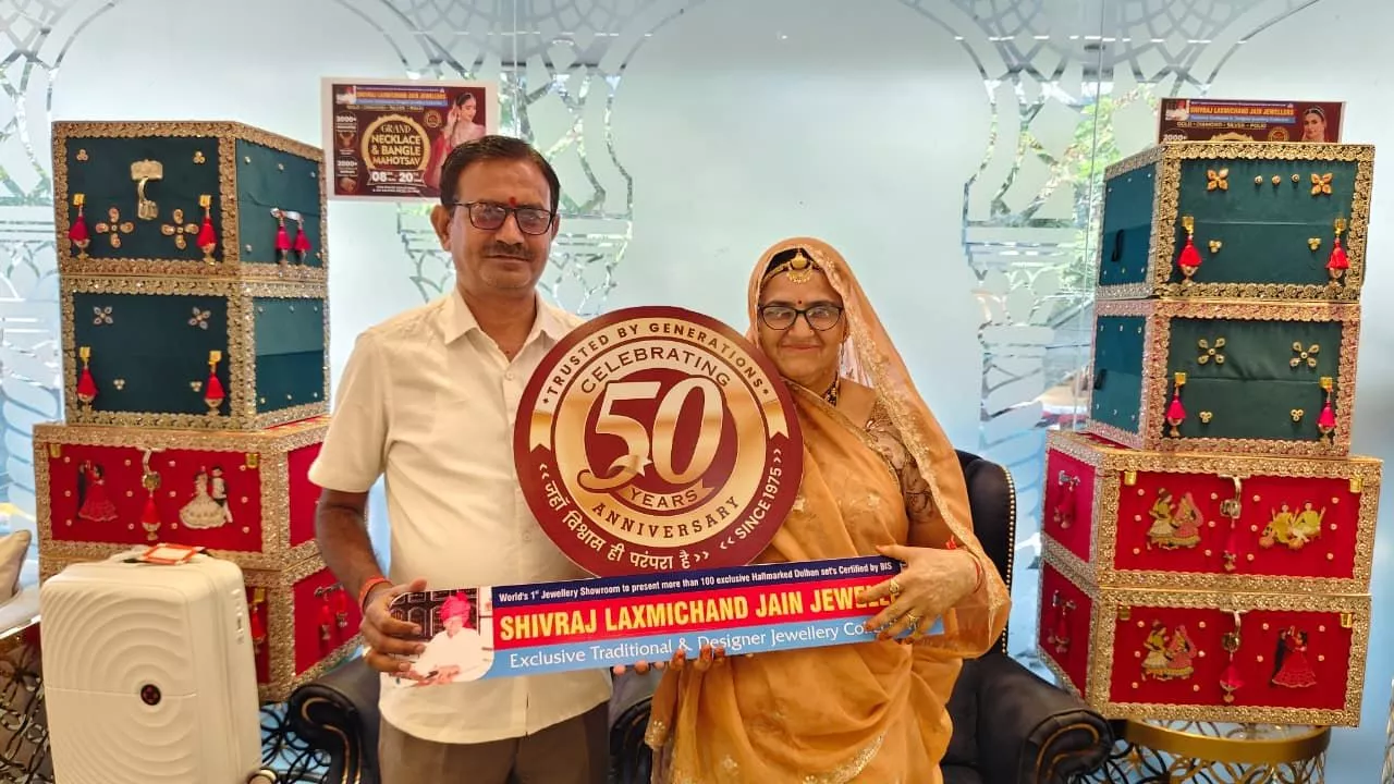 शिवराज लक्ष्मीचंद जैन ज्वेलर्स में महोत्सव का रोमांचक दृश्य