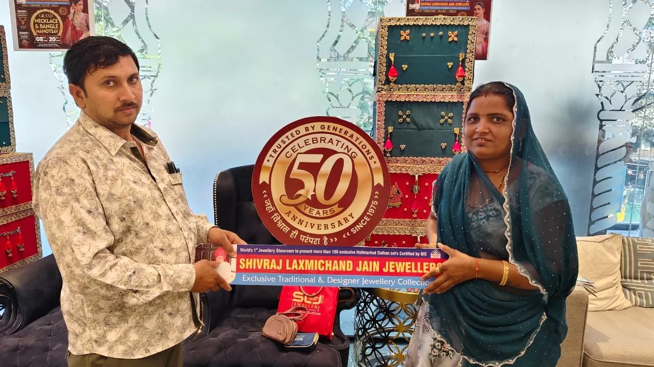 शिवराज लक्ष्मीचंद जैन ज्वेलर्स में महोत्सव का रोमांचक दृश्य