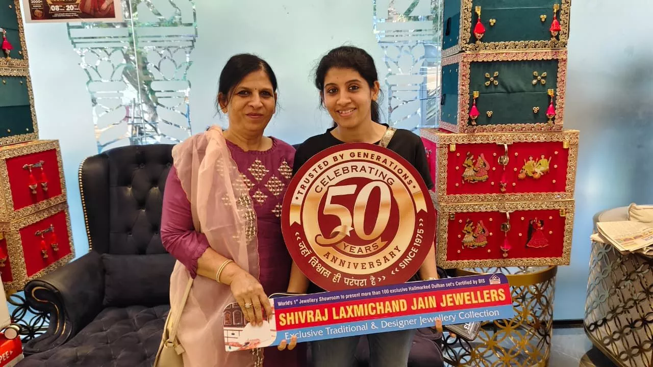 शिवराज लक्ष्मीचंद जैन ज्वेलर्स में महोत्सव का रोमांचक दृश्य