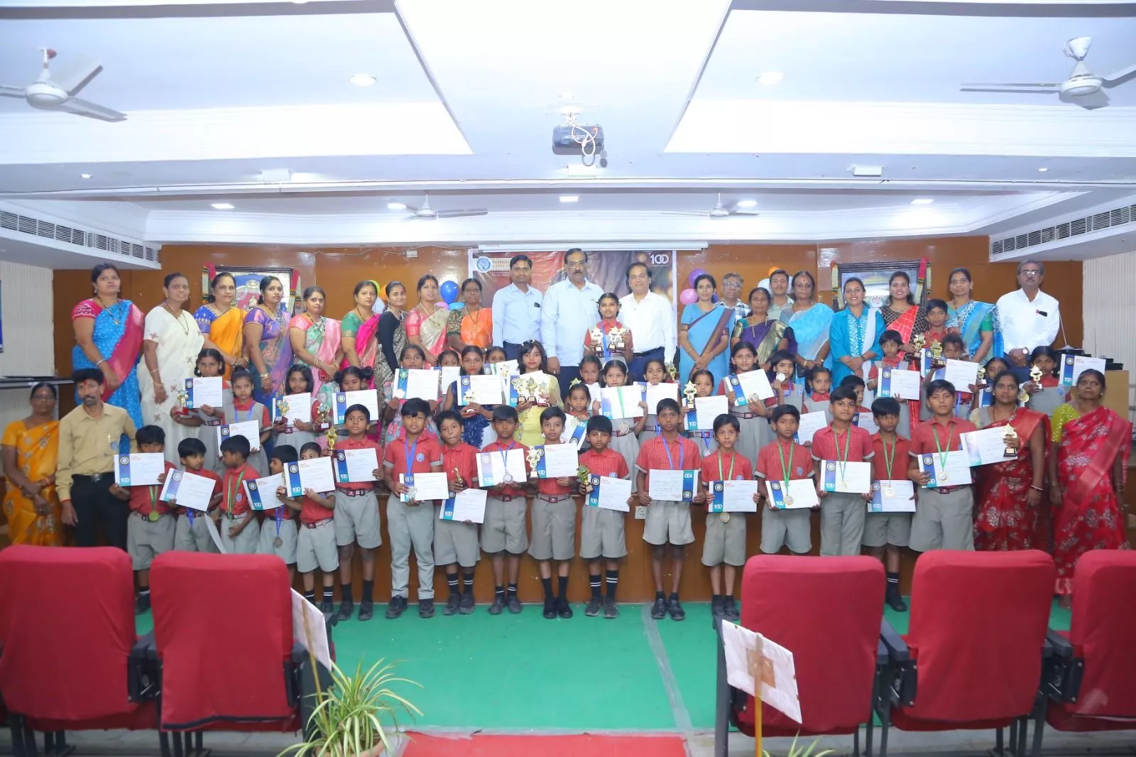 हैदराबाद में अग्रवाल स्कूल का वार्षिक पुरस्कार वितरण समारोह