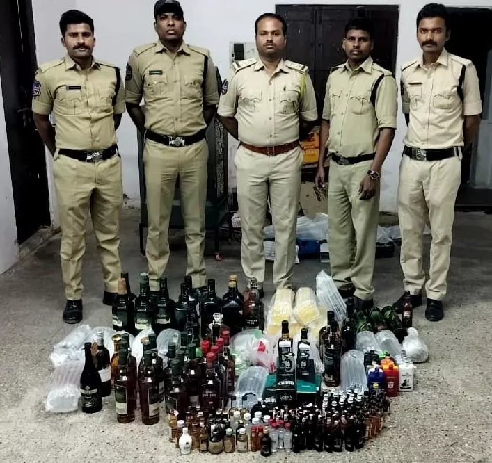 एसटीएफ ने अवैध शराब की बड़ी खेप पकड़ी