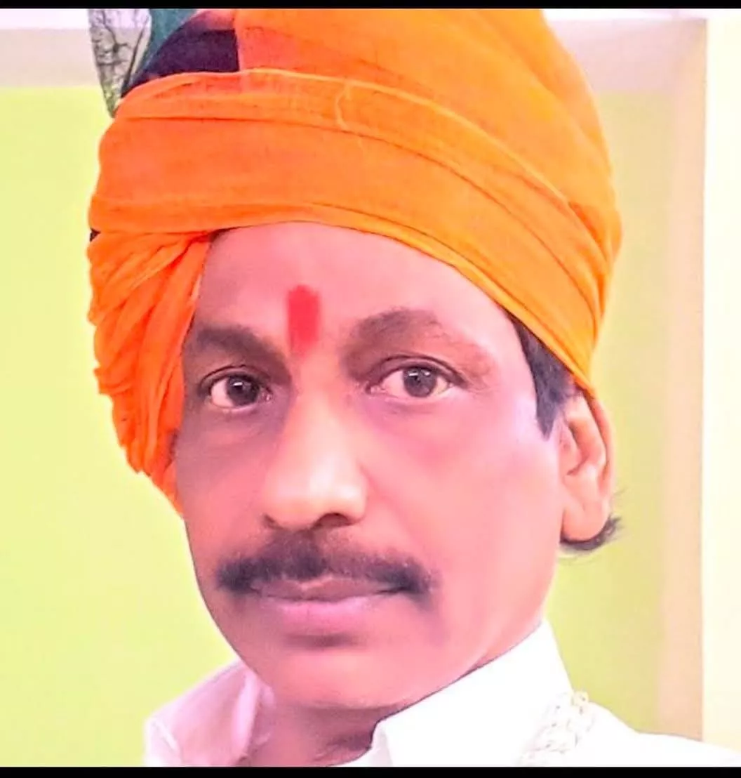 कांग्रेस नेताओं की नई नियुक्तियों की घोषणा करते पदाधिकारी