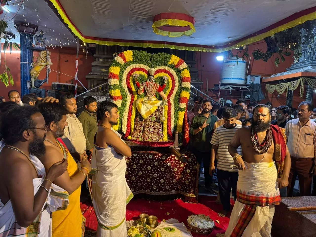 भक्त संगम मठ में श्रीराम नवमी उत्सव में भाग लेते हुए