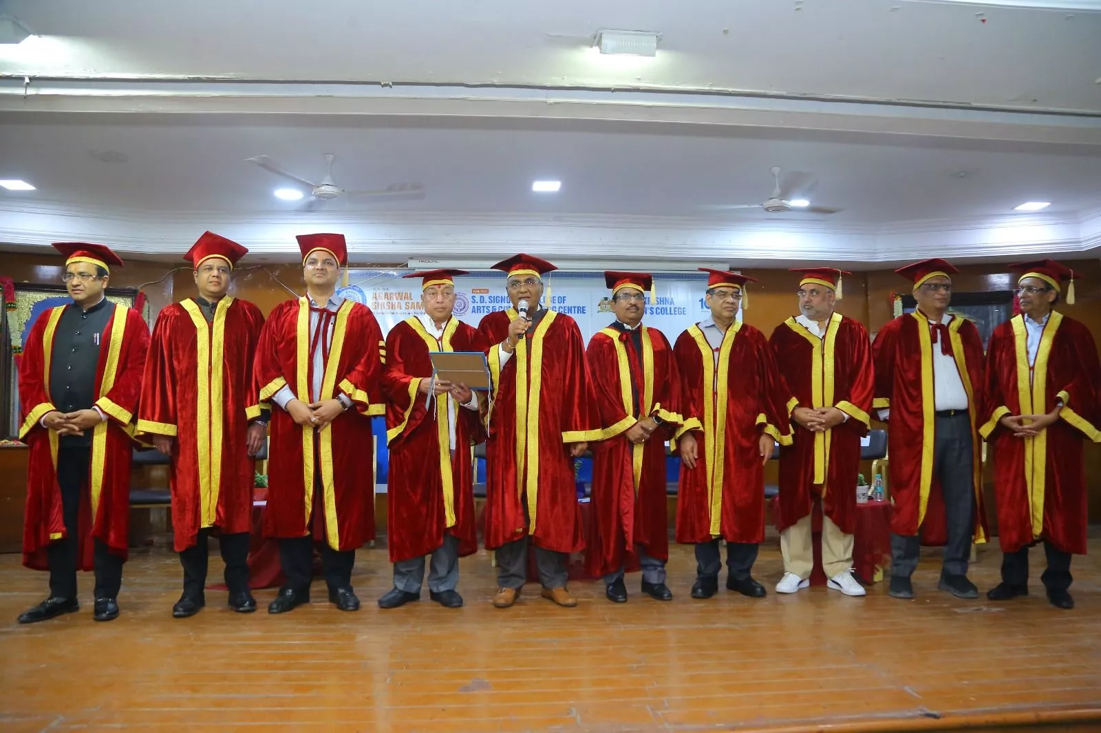 शंकरलाल सिग्नोडिया कॉलेज में दीक्षांत समारोह का दृश्य