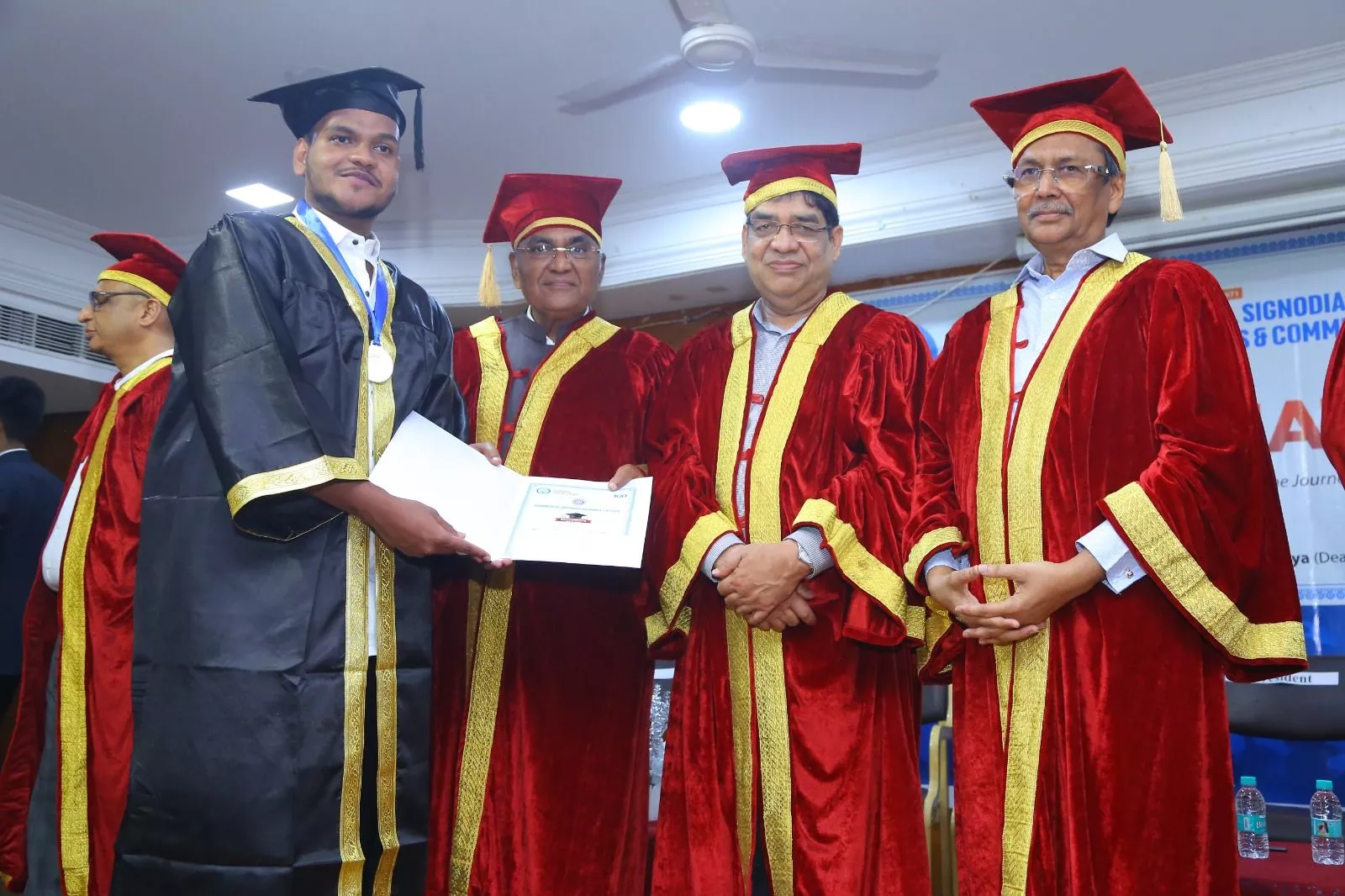 शंकरलाल सिग्नोडिया कॉलेज में दीक्षांत समारोह का दृश्य