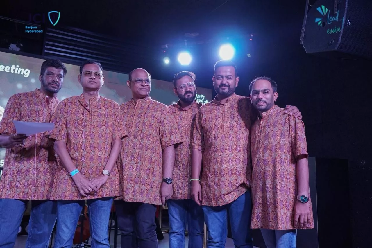 हर्ष चावला बैंड ने जेसीआई बंजारा रेट्रो जैम में प्रस्तुति दी