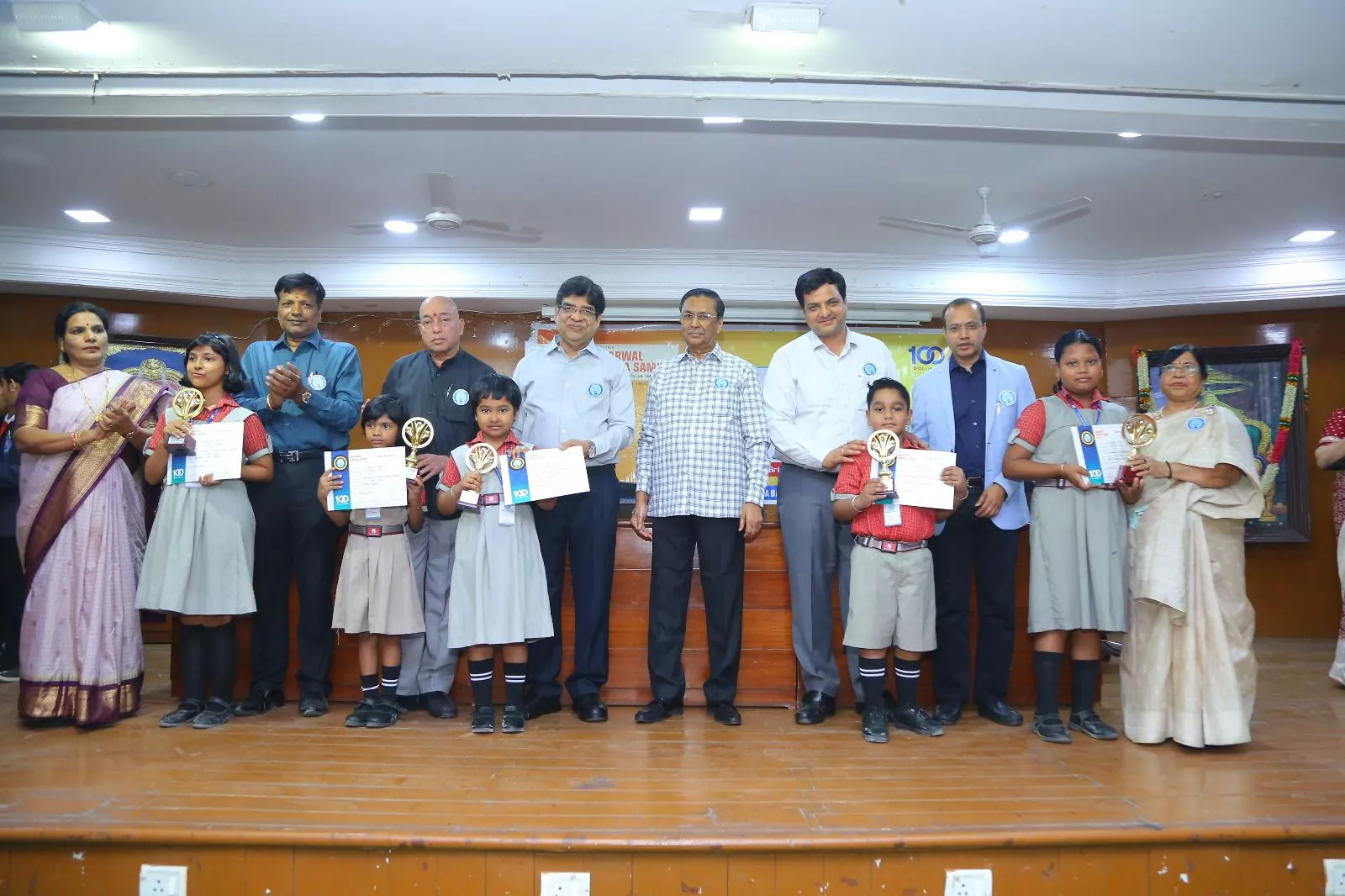 जीकेपीएस एवं एलबीएमटी स्कूल का वार्षिक पुरस्कार वितरण समारोह