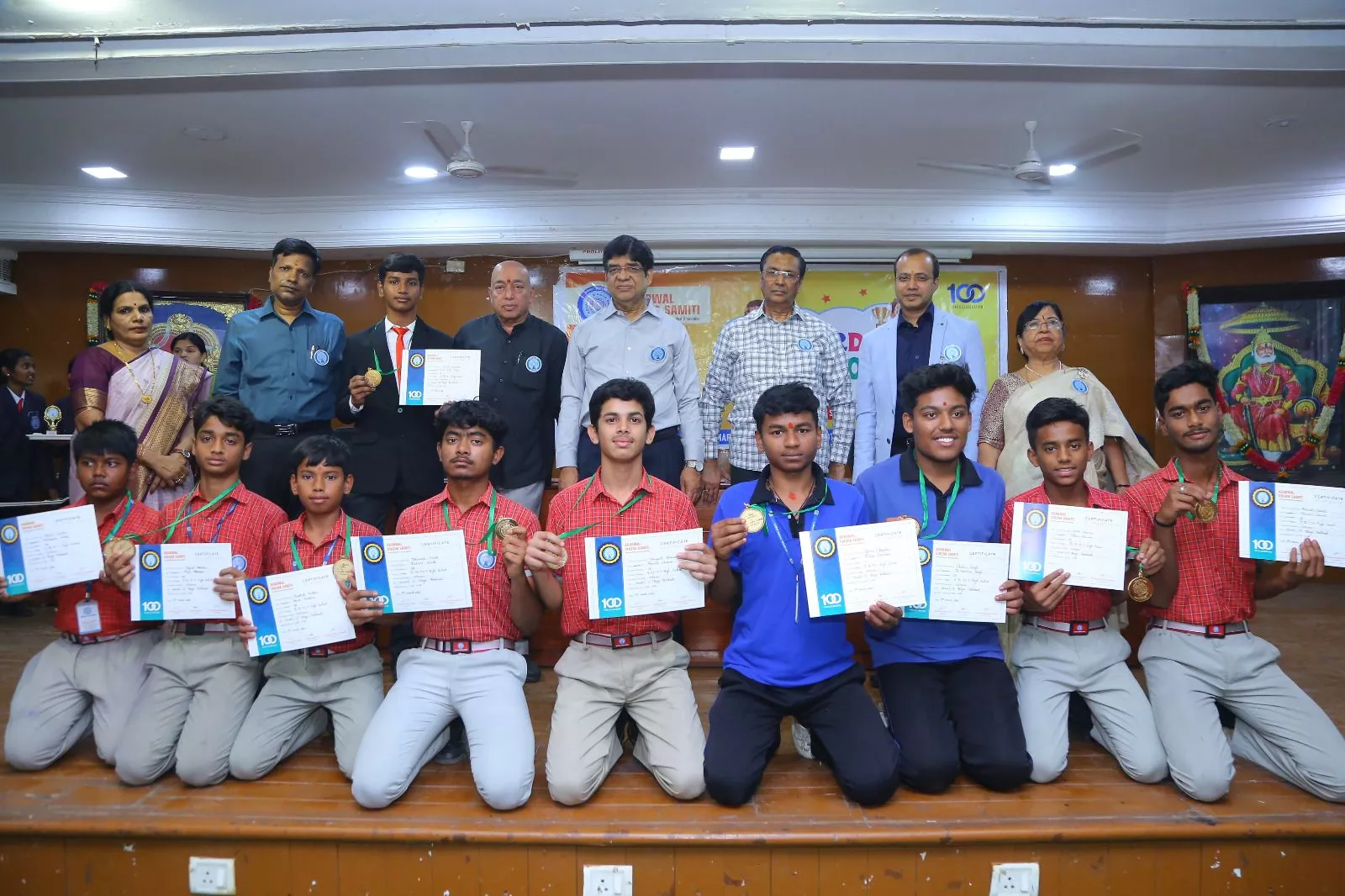 जीकेपीएस एवं एलबीएमटी स्कूल का वार्षिक पुरस्कार वितरण समारोह