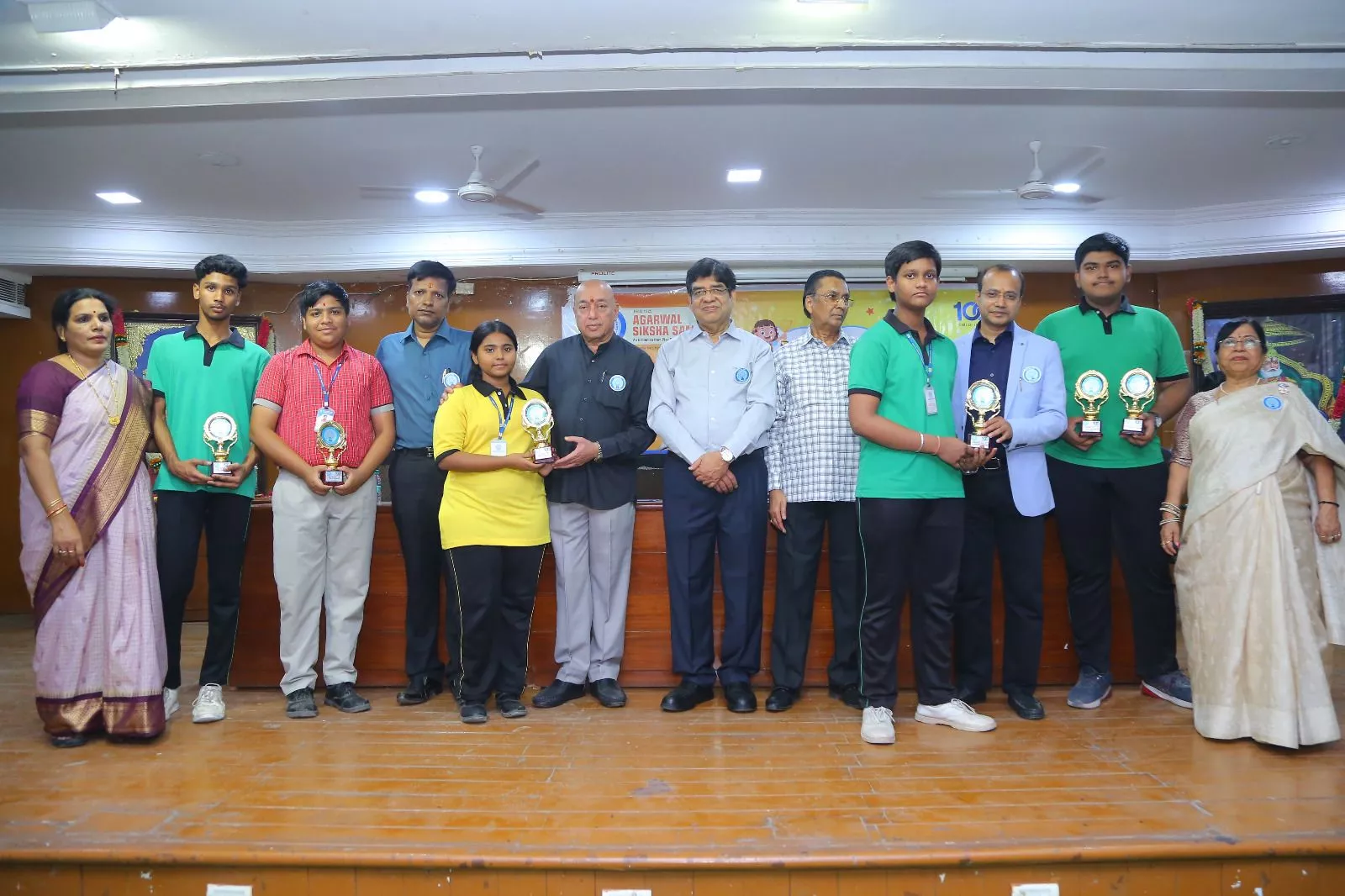 जीकेपीएस एवं एलबीएमटी स्कूल का वार्षिक पुरस्कार वितरण समारोह