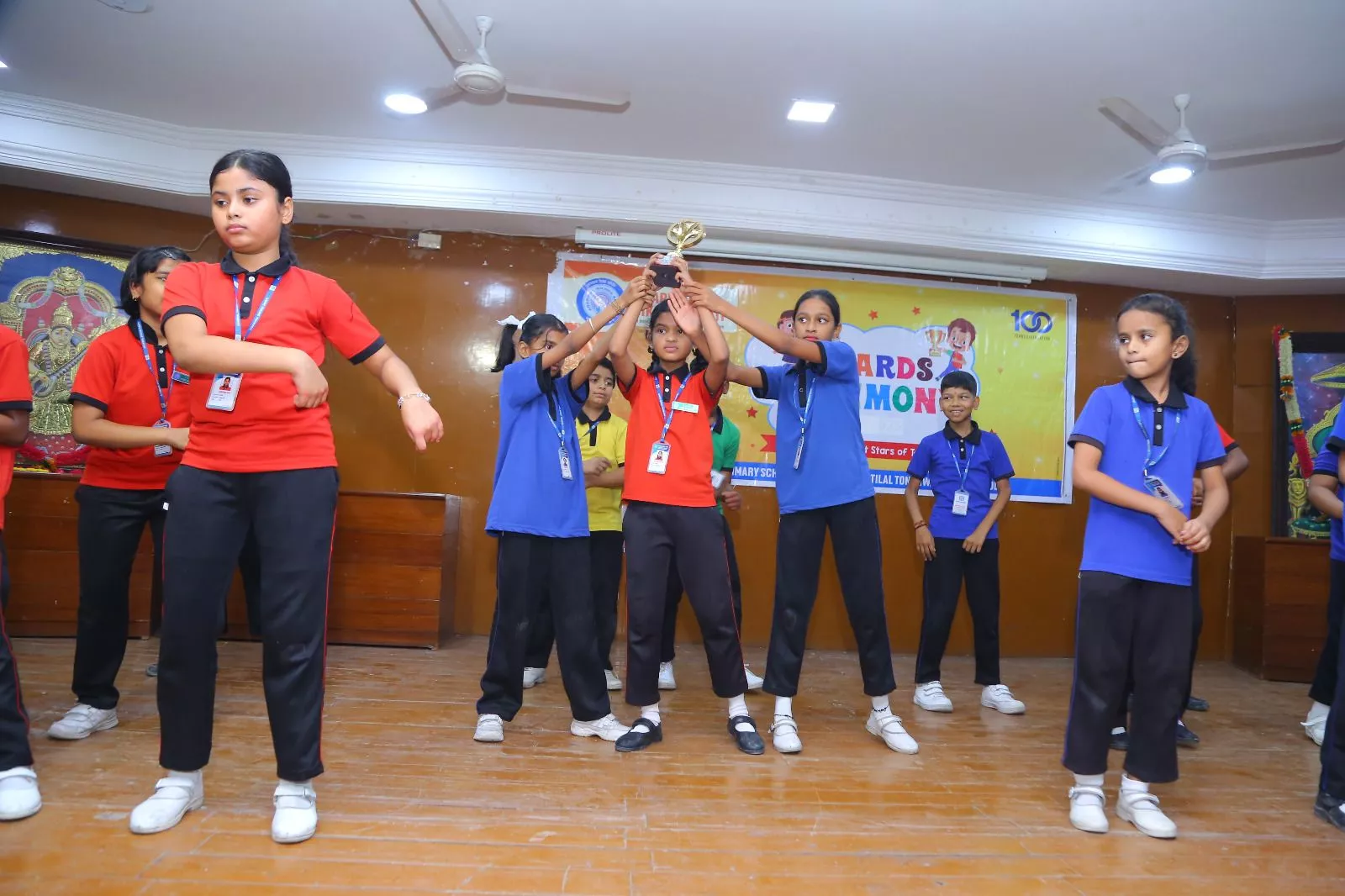 जीकेपीएस एवं एलबीएमटी स्कूल का वार्षिक पुरस्कार वितरण समारोह