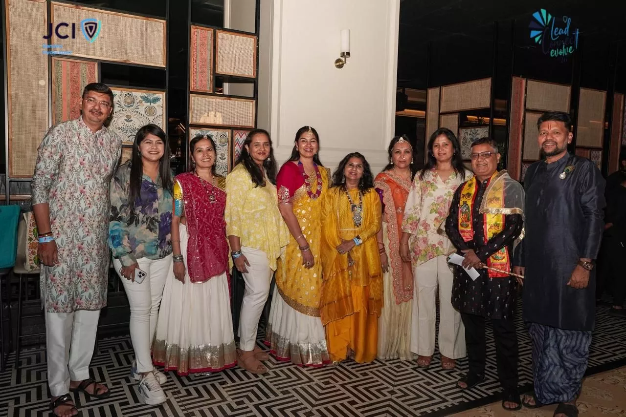 हर्ष चावला बैंड ने जेसीआई बंजारा रेट्रो जैम में प्रस्तुति दी