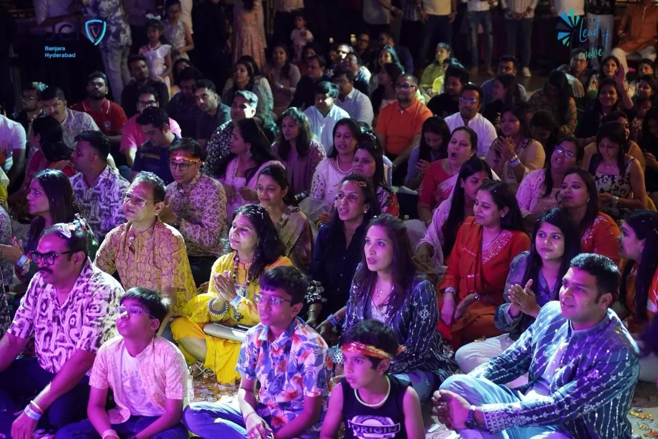 हर्ष चावला बैंड ने जेसीआई बंजारा रेट्रो जैम में प्रस्तुति दी